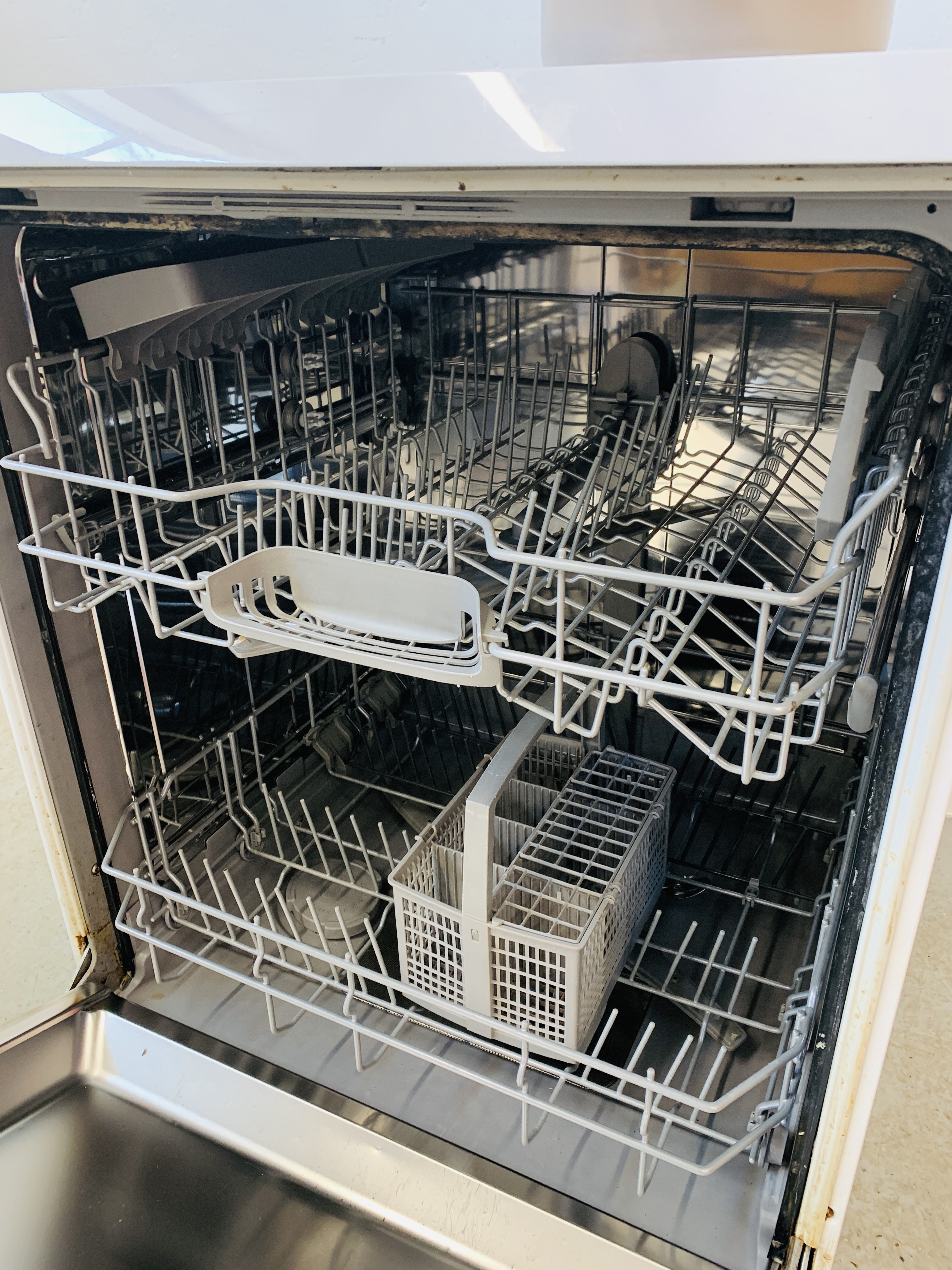 A BOSCH DISH WASHER - SOLD AS SEEN - Image 7 of 8