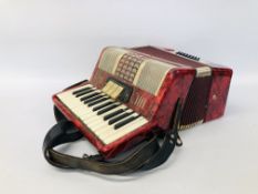 VINTAGE ACCORDION 19316 UNMARKED IN FITTED CASE