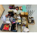 13 BOXES CONTAINING HOUSEHOLD EFFECTS TO INCLUDE TABLE LAMPS, COOKING PANS, TINNED FOOD,