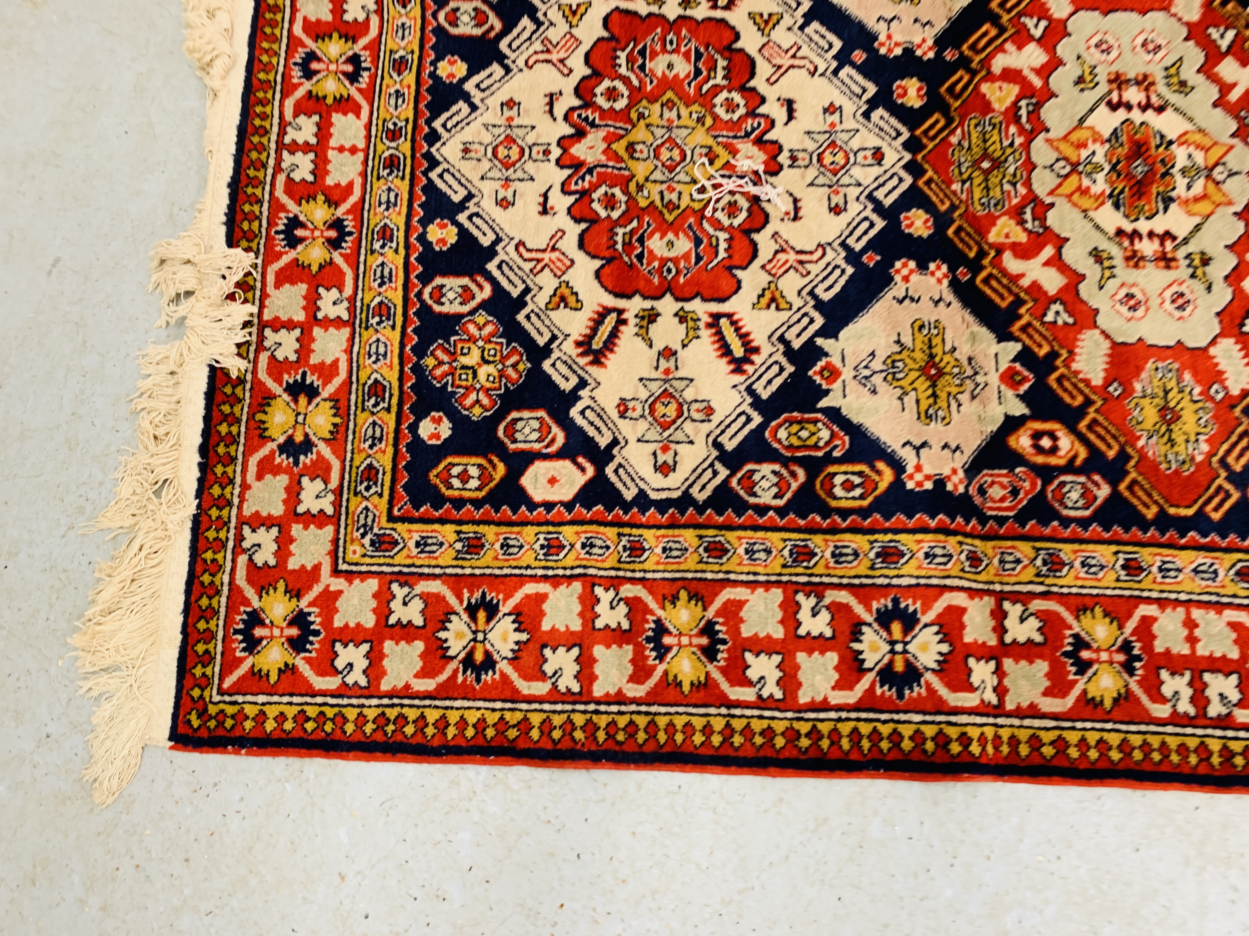 2 VARIOUS ORIENTAL AND EASTERN RUGS INCLUDING RED BACKGROUND 150CM. X 230CM. - Bild 3 aus 10