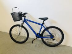 A MUDDY FOX FREE FALL ALL TERRAIN 21 SPEED BICYCLE WITH BASKET (BLUE).