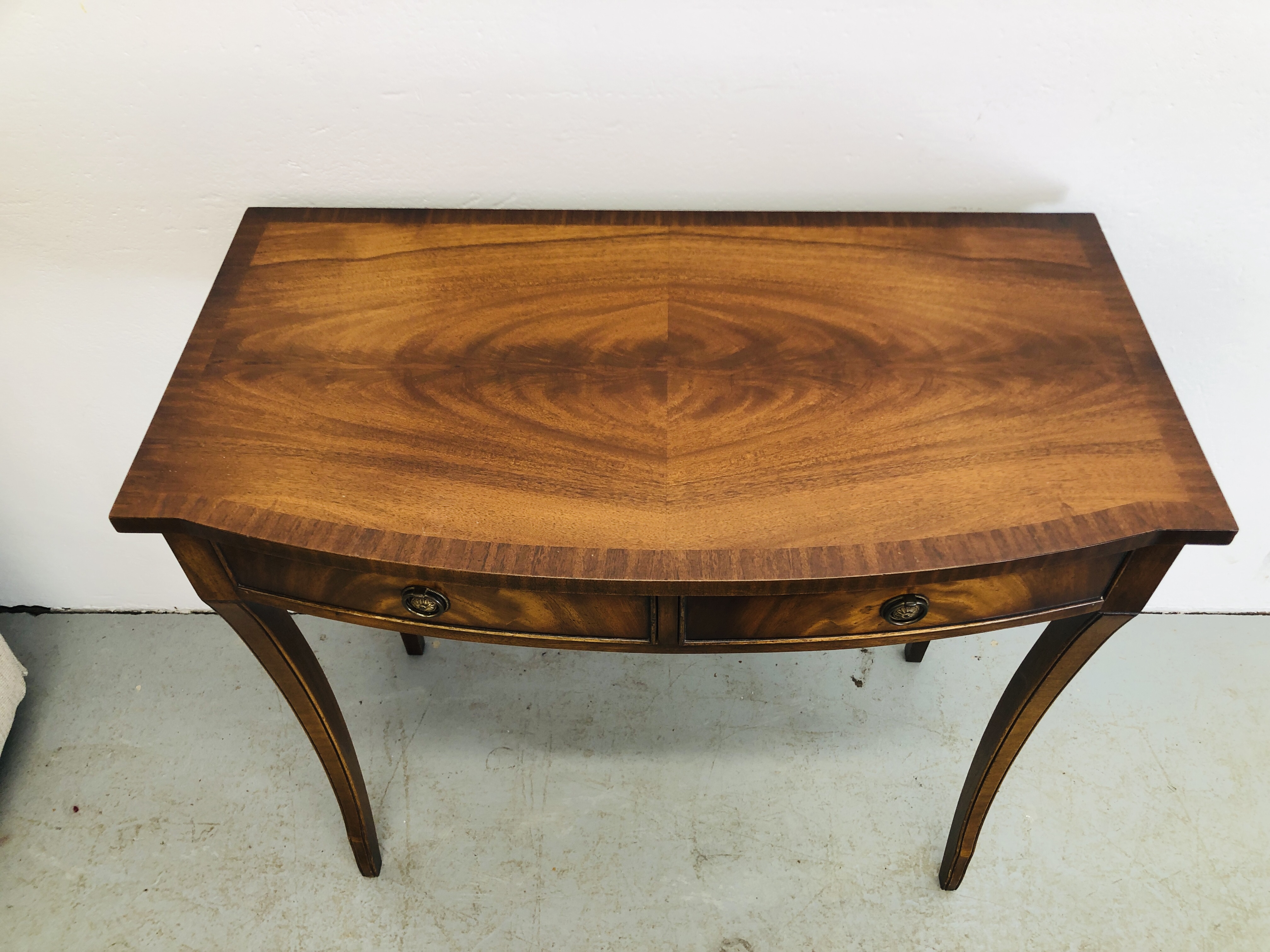 REPRODUCTION MAHOGANY FINISH COFFEE TABLE, BRADLEY MAKERS LABEL H 48CM, W 55CM, - Image 7 of 13