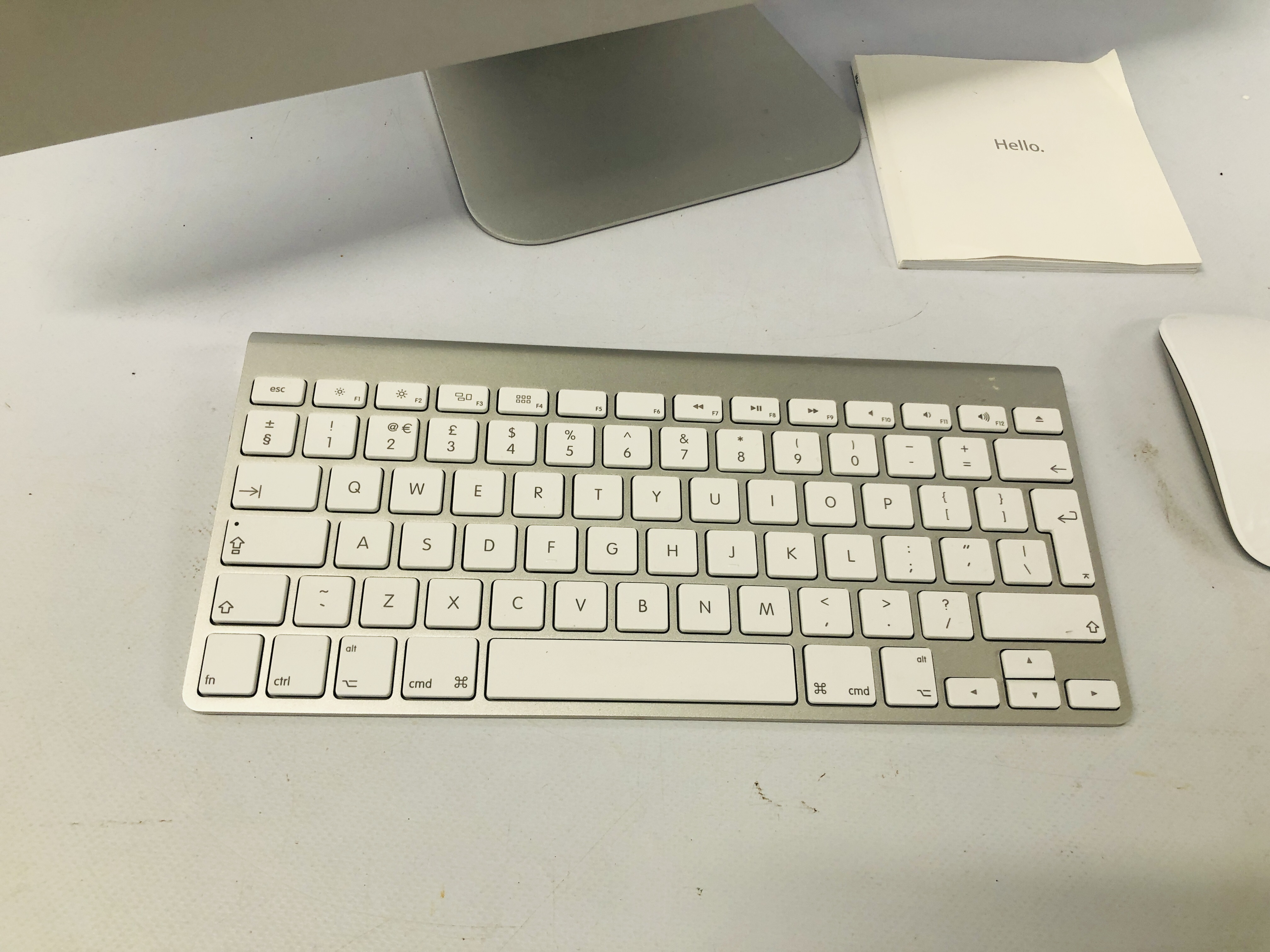 APPLE IMAC DESKTOP COMPUTER MODEL A1311 WITH KEYBOARD AND MOUSE - SOLD AS SEEN - Image 2 of 6