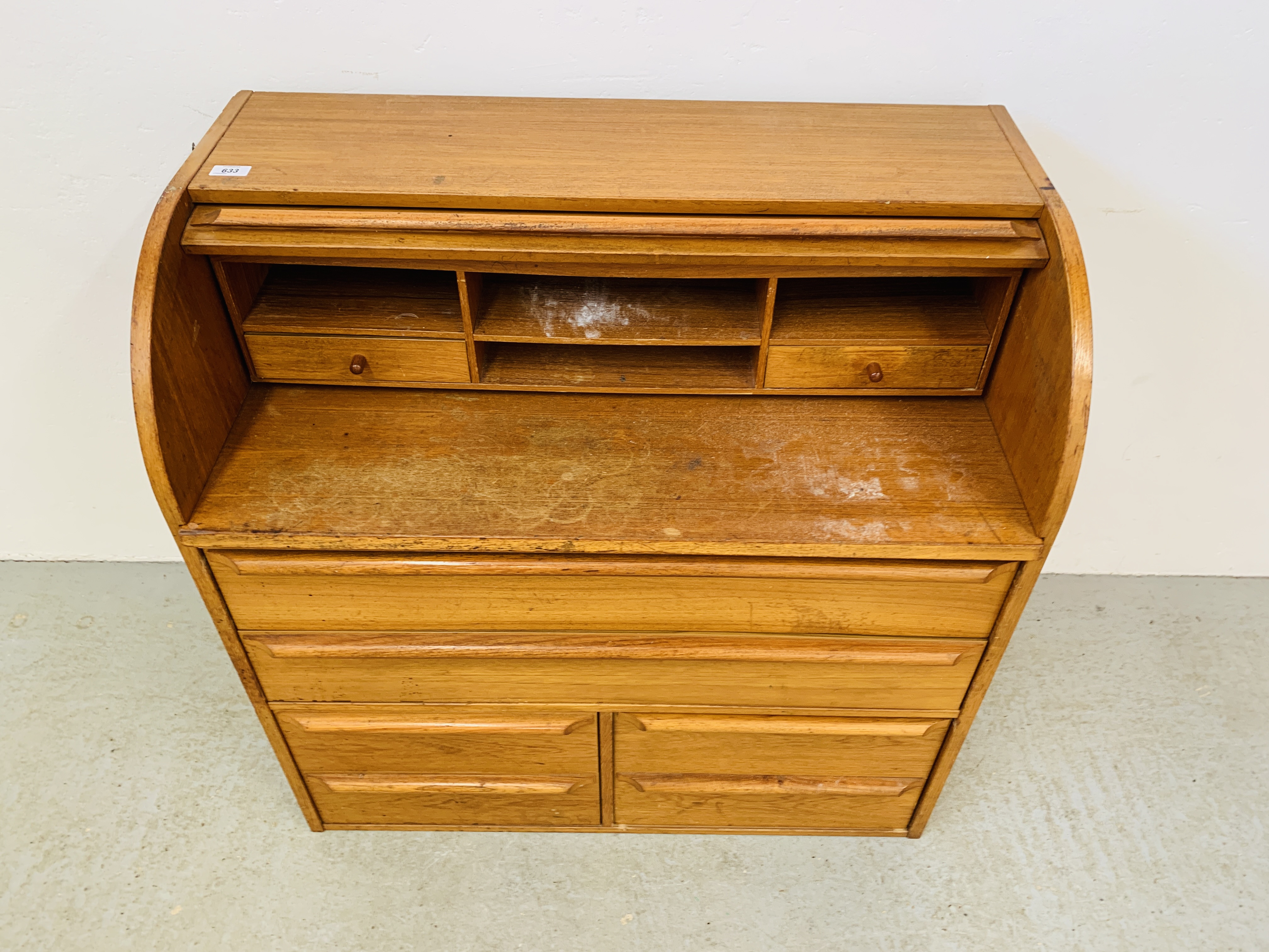 A TEAK FINISH MID CENTURY CYLINDER TOP BUREAU DESK WITH SLIDING WRITING SURFACE - Image 2 of 11