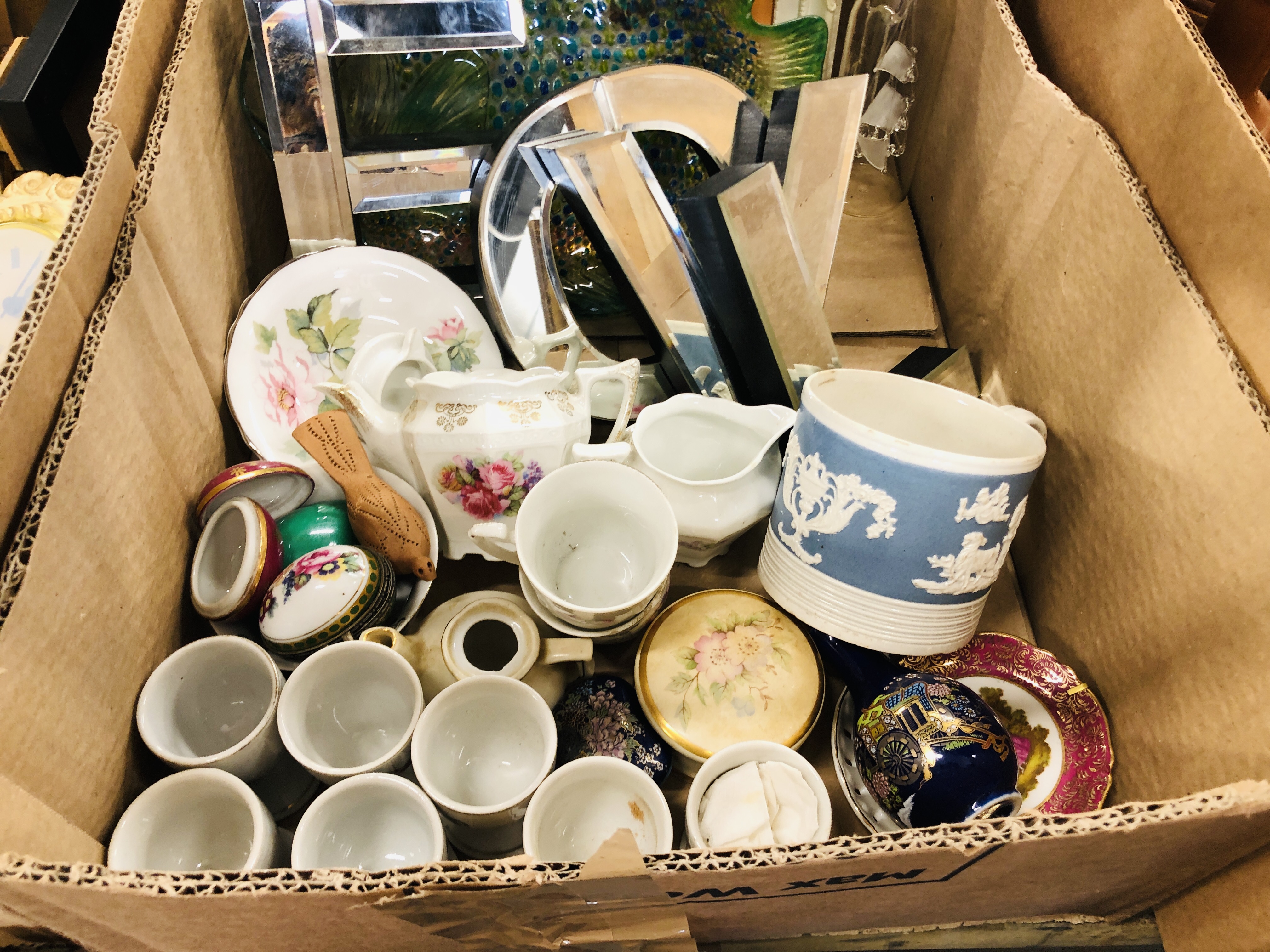 4 BOXES OF ASSORTED SUNDRY CHINA AND GLASSWARE TO INCLUDE JUG AND BOWL, PICTURE FRAMES, - Image 5 of 19