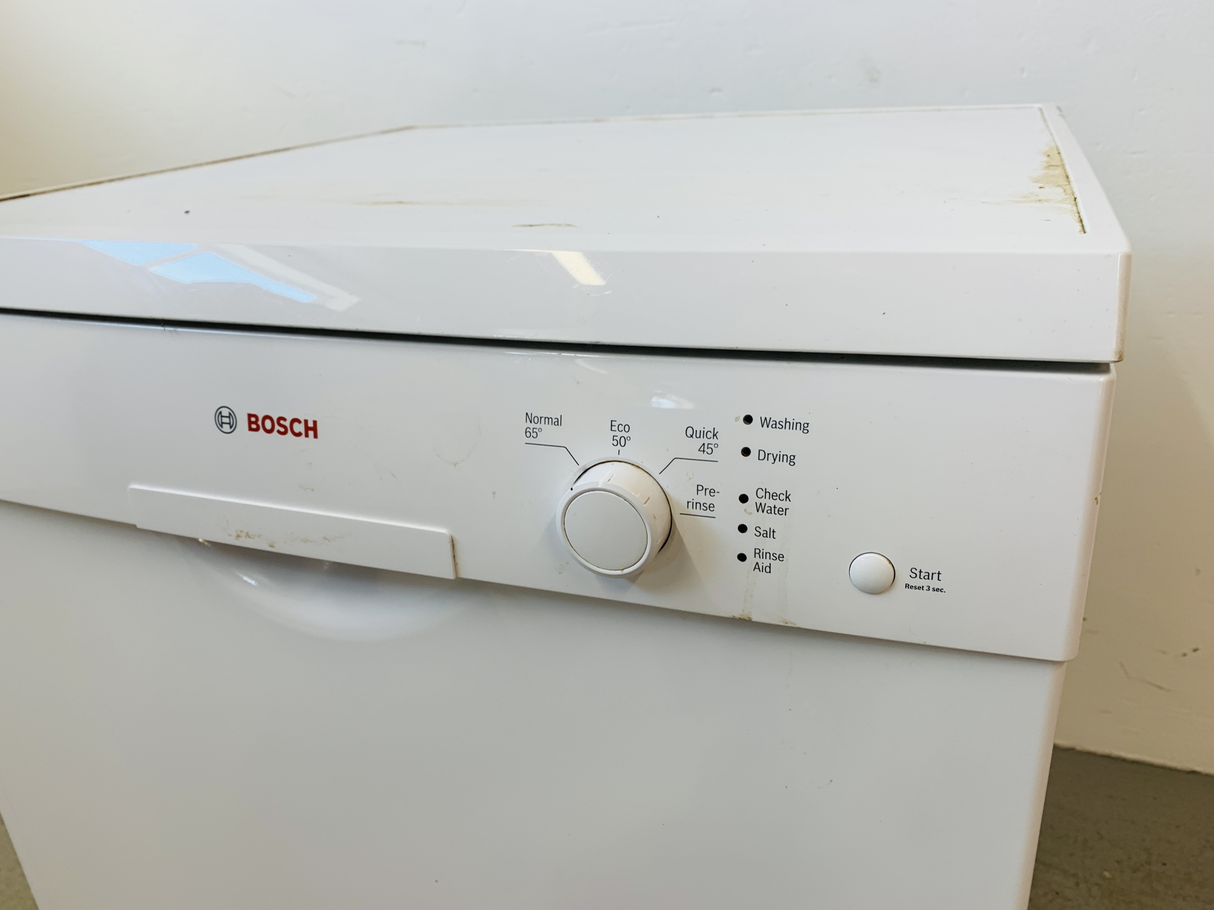 A BOSCH DISH WASHER - SOLD AS SEEN - Image 4 of 8