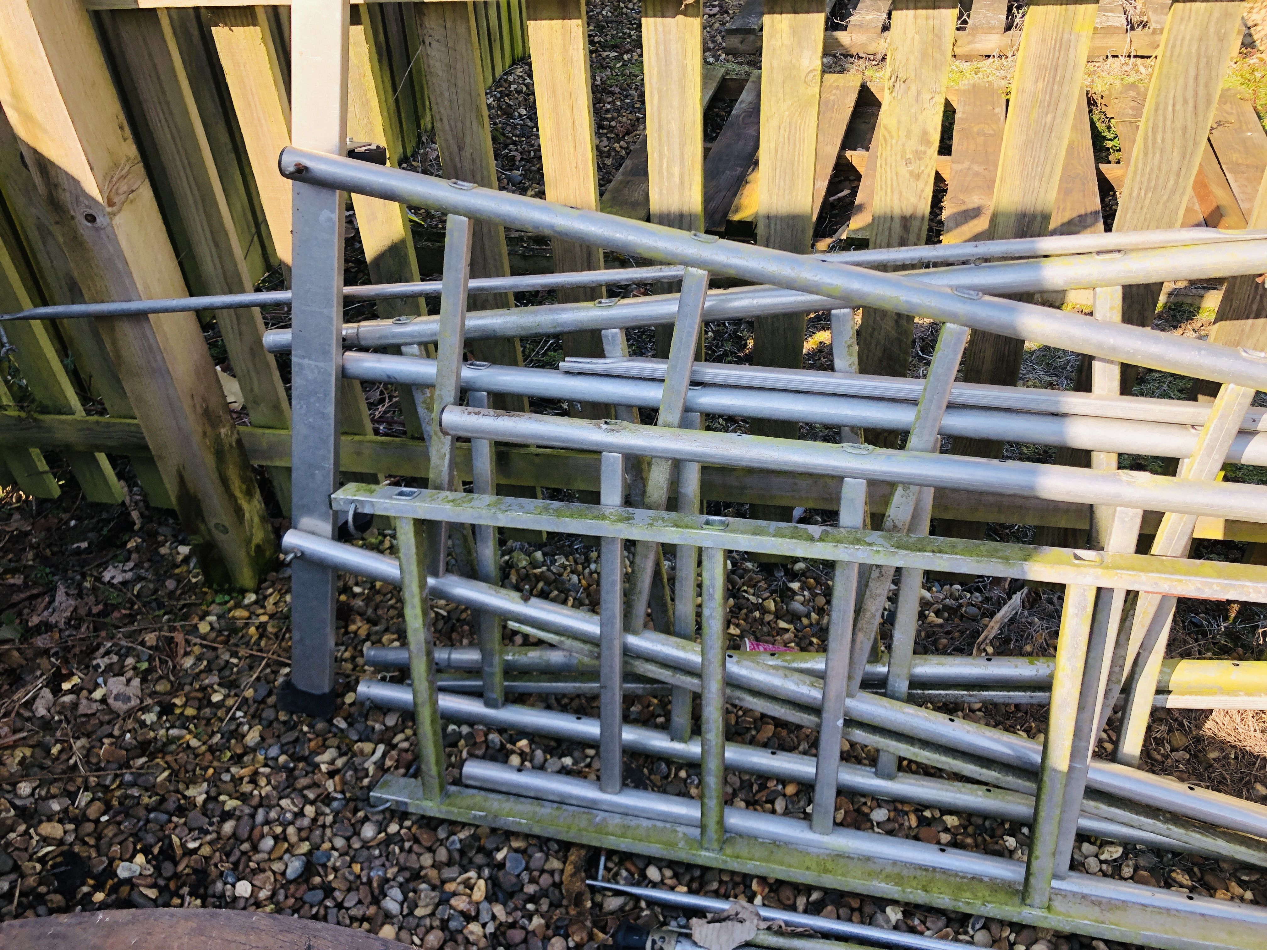 A SECTIONAL ALUMINIUM SCAFFOLD UNIT - Image 3 of 4