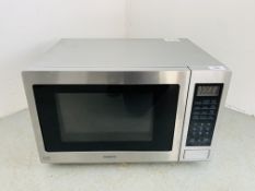 A KENWOOD 900 WATT MICROWAVE OVEN - SOLD AS SEEN