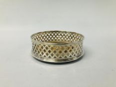 VINTAGE SILVER WINE COASTER, LONDON ASSAY DIA. 12.5CM.