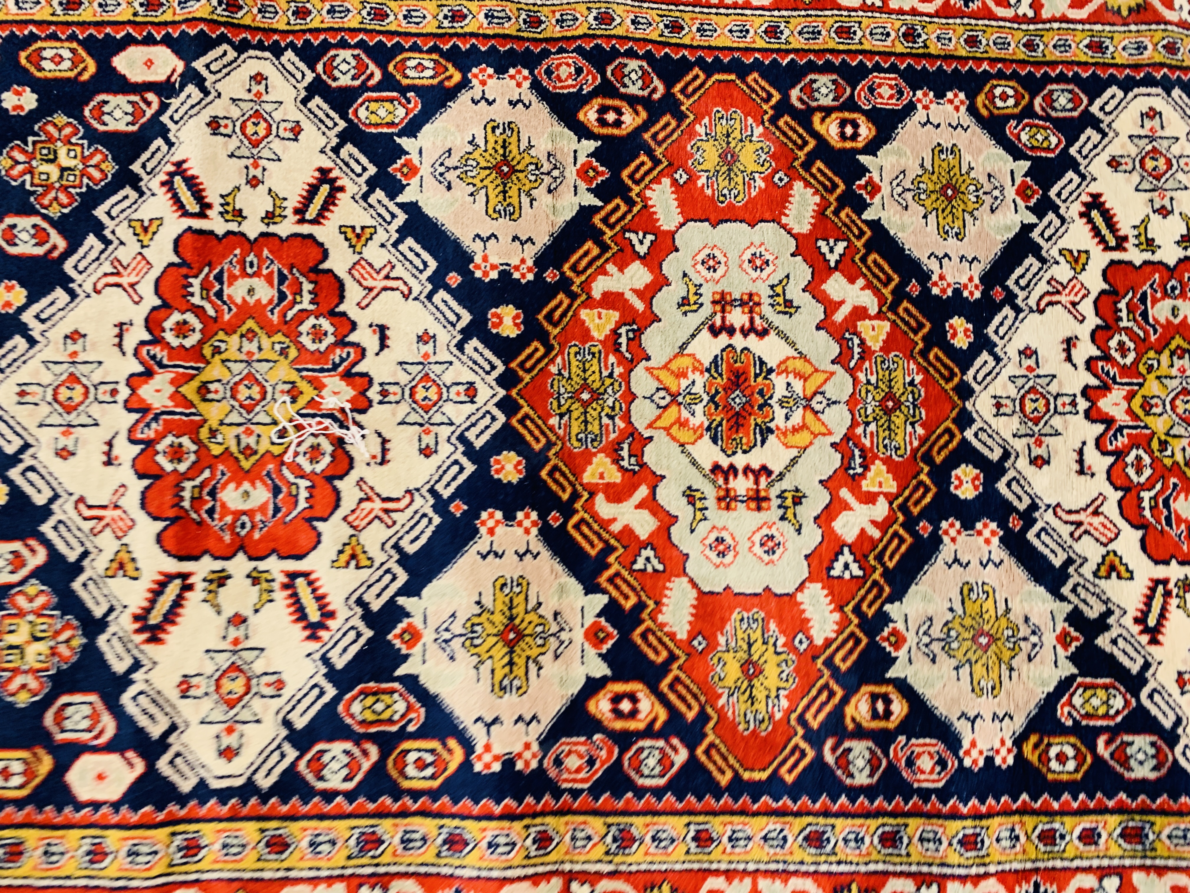 2 VARIOUS ORIENTAL AND EASTERN RUGS INCLUDING RED BACKGROUND 150CM. X 230CM. - Bild 4 aus 10