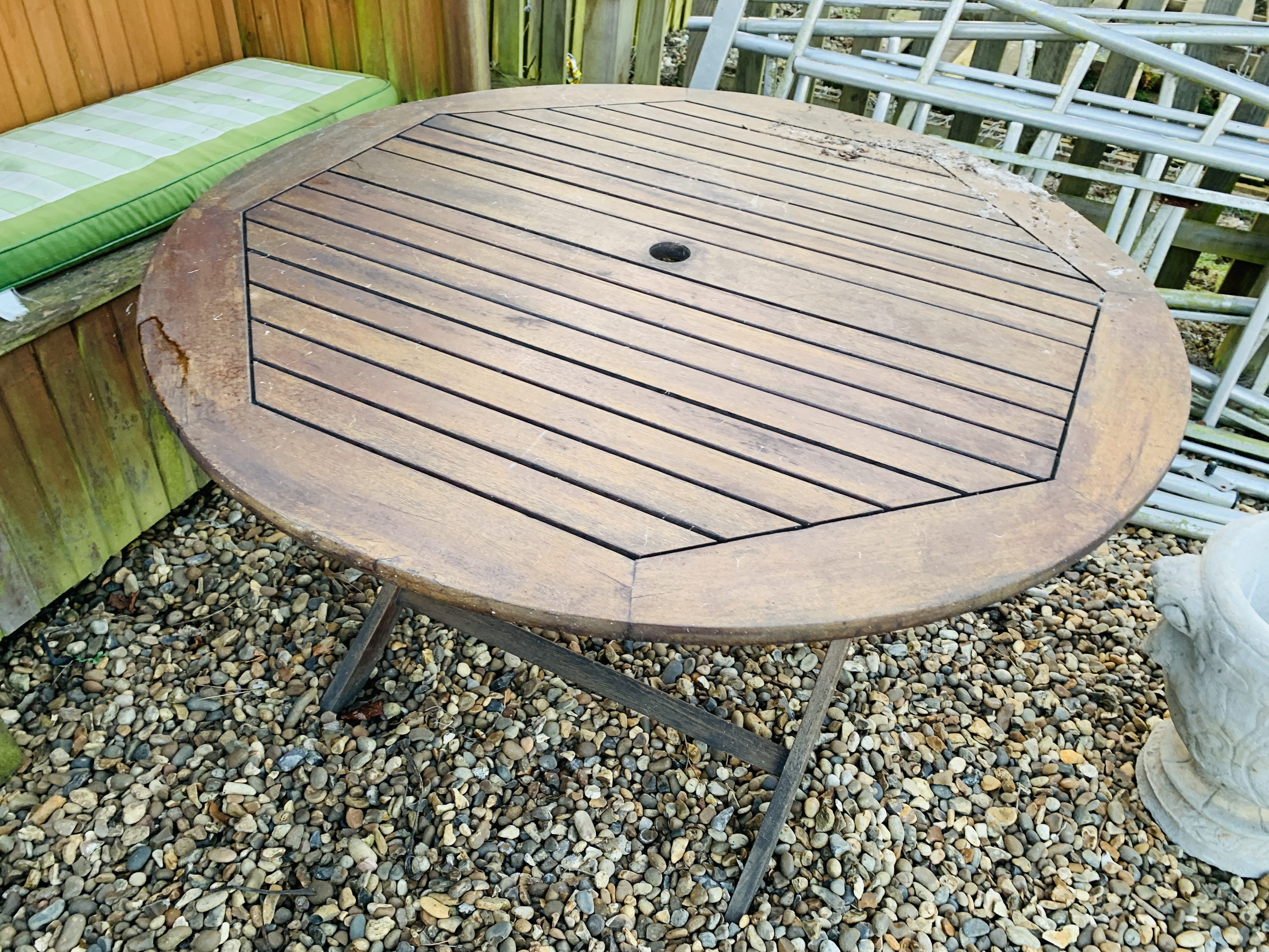 A TWO SEAT GARDEN LOVE ARBOUR AND FOLDING HARDWOOD GARDEN TABLE - Image 6 of 6