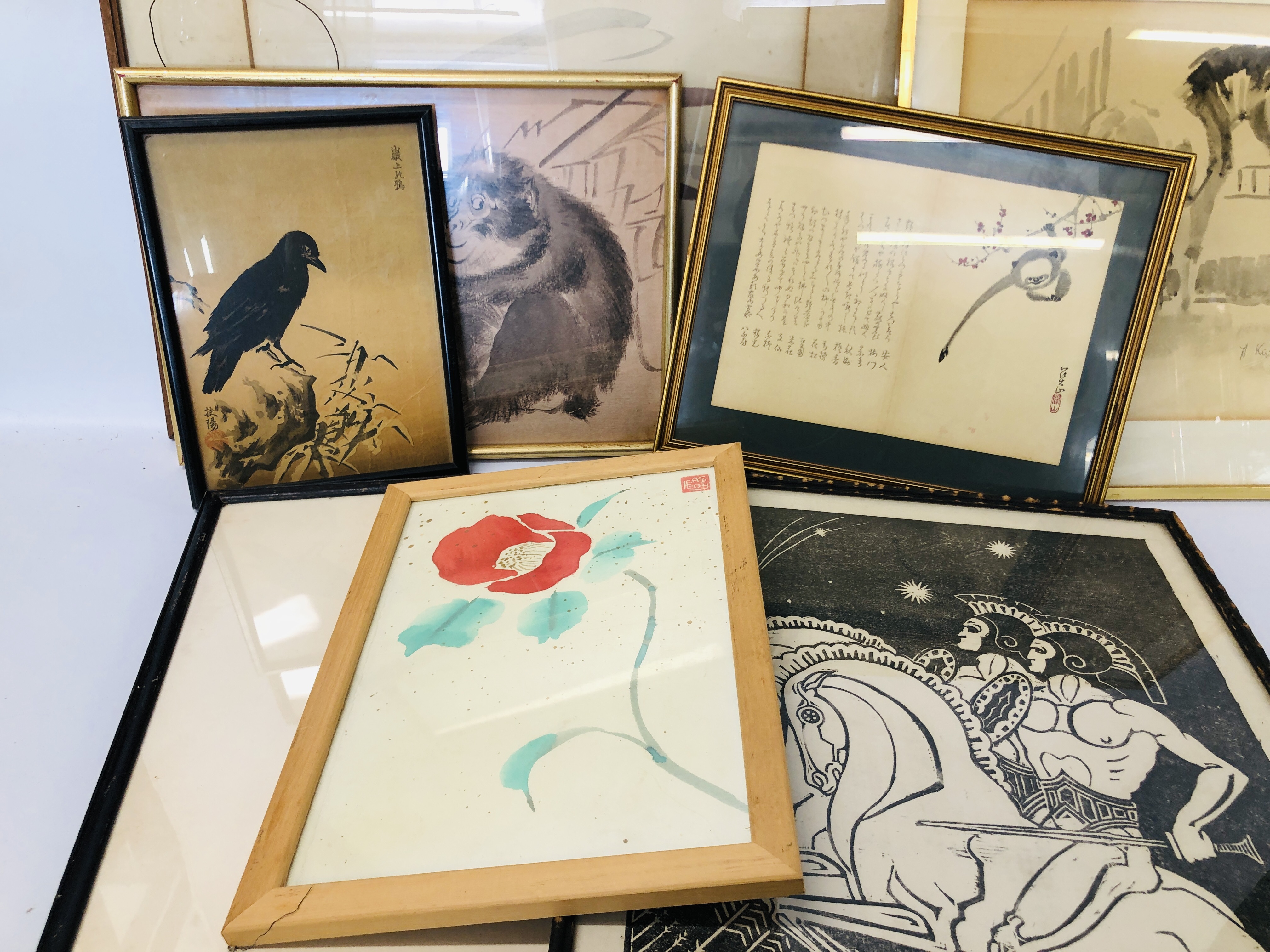 COLLECTION OF 7 ASSORTED ORIENTAL PICTURES AND PRINTS TO INCLUDE A FRAMED SILK + 3 ETCHINGS TO - Image 4 of 11