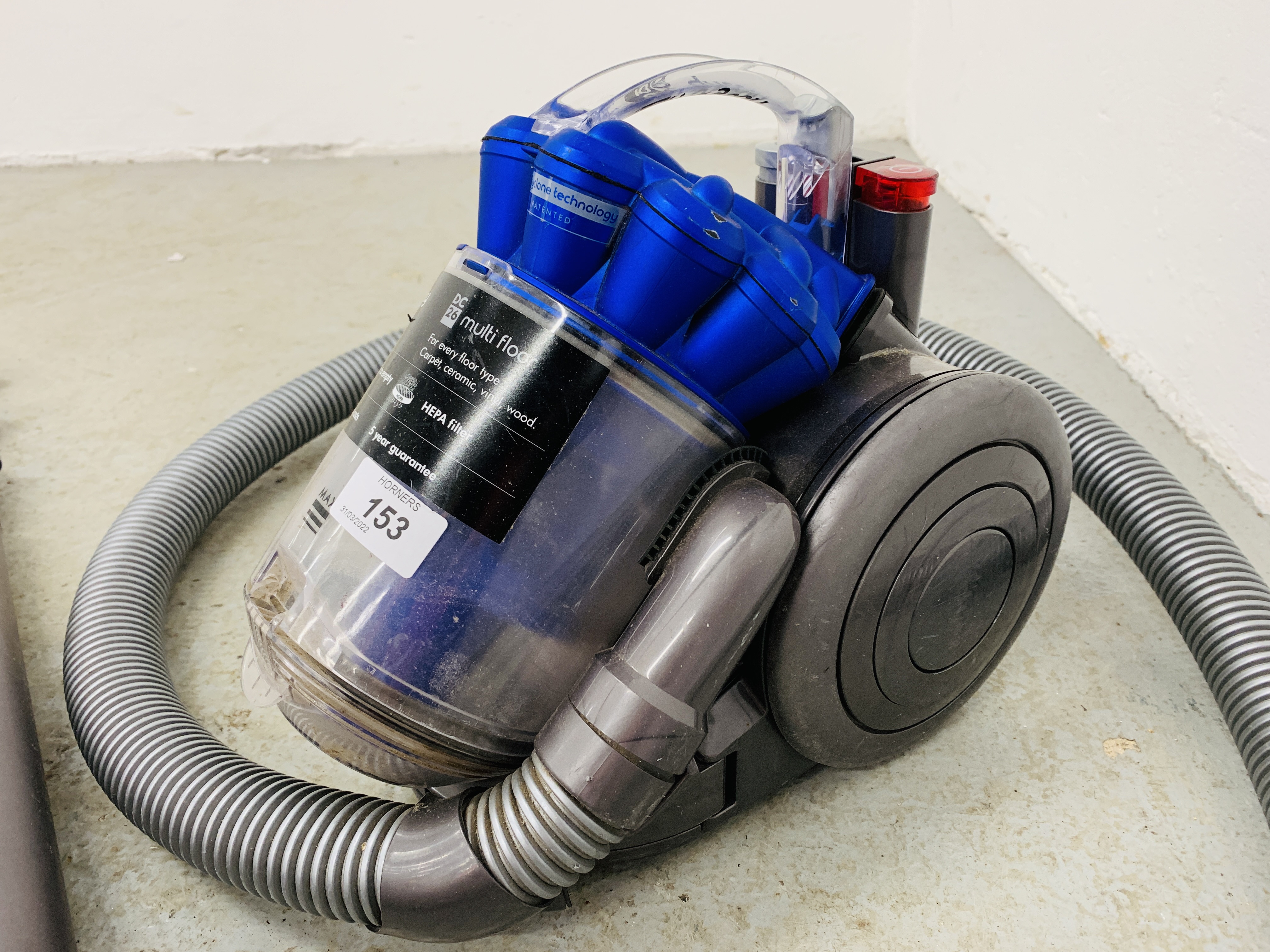 A DYSON DC26 COMPACT VACUUM CLEANER - SOLD AS SEEN. - Image 4 of 7