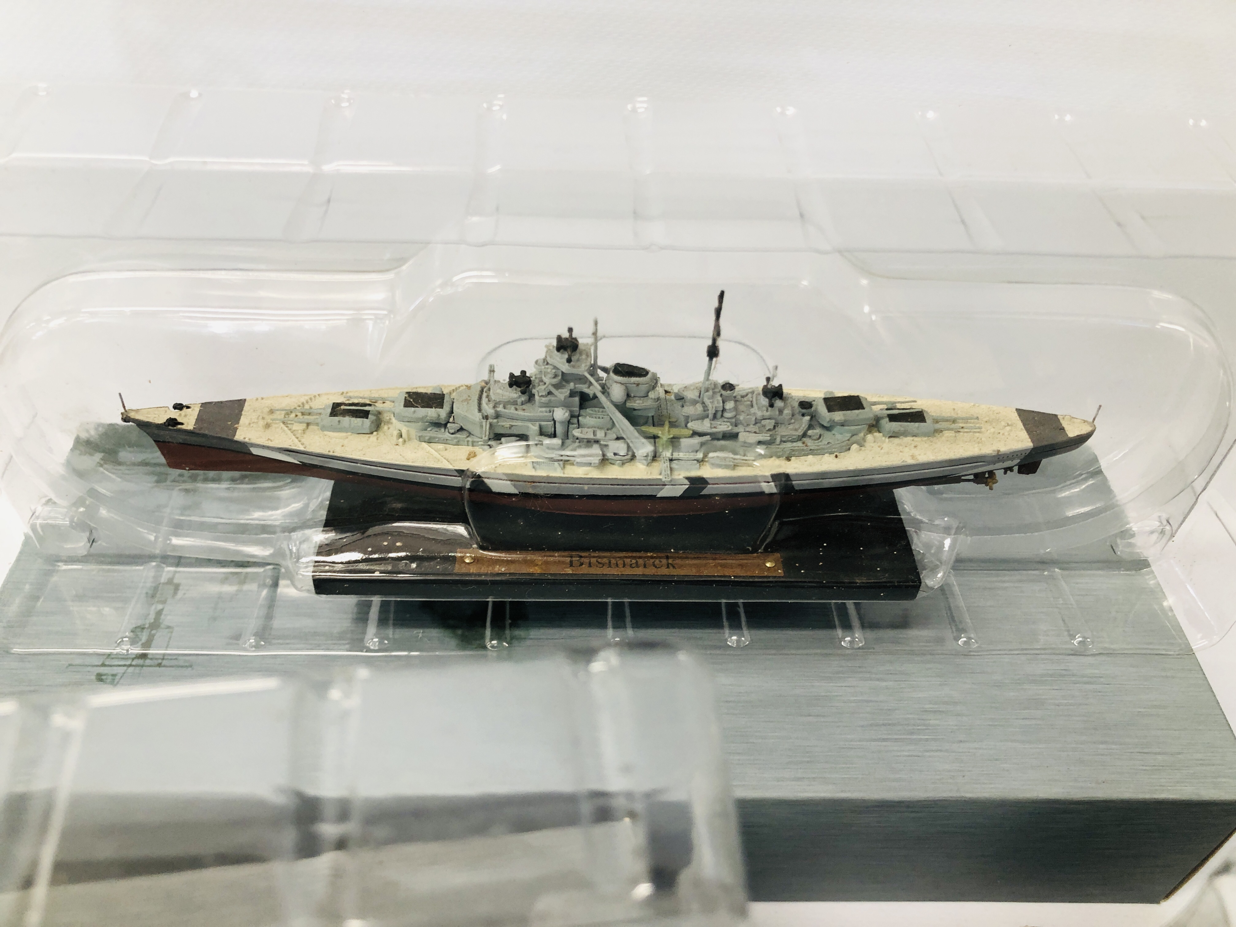8 X ATLAS EDITIONS BOXED MODEL WARSHIPS. - Image 7 of 9