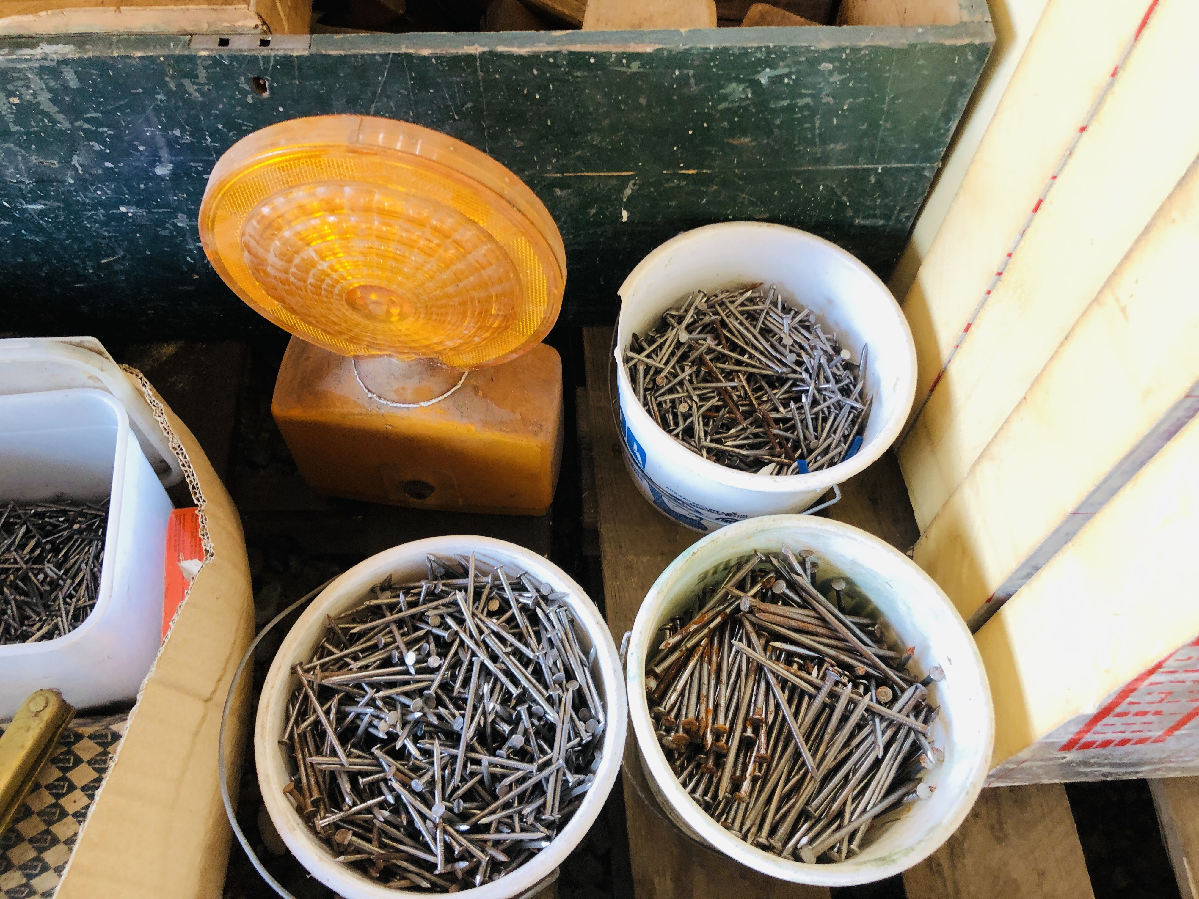 A CARPENTRY TOOL BOX CONTAINING ASSORTED WOODEN BLOCK PLANES, ETC. - Image 3 of 8