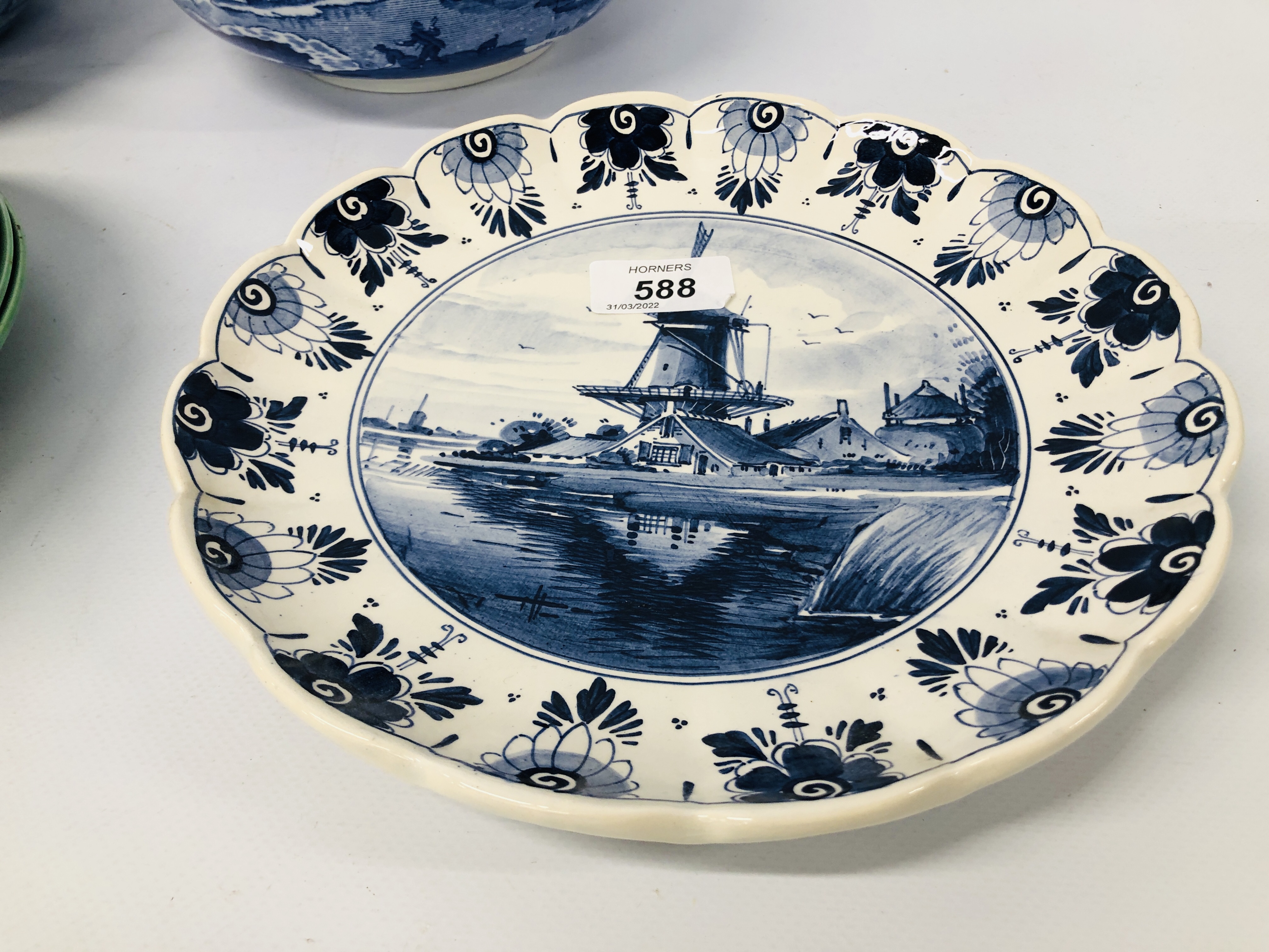 POOLE POTTERY SEAFOOD PATTERN ENTREE DISH, 5 WEDGWOOD MAJOLICA STYLE LEAF DECORATED PLATES, - Image 7 of 17
