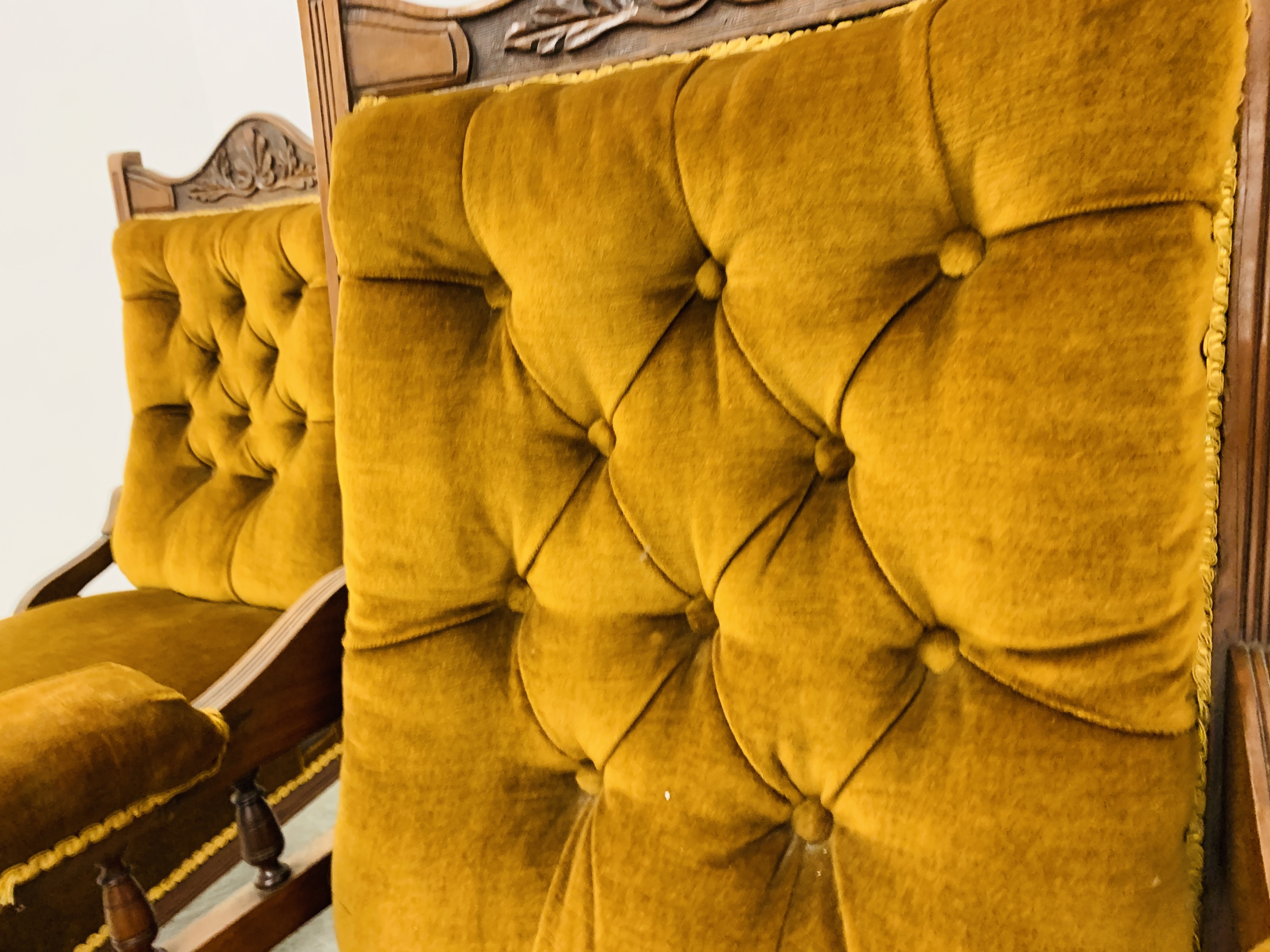 A SET OF EDWARDIAN MAHOGANY FRAMED LADIES AND GENTLEMANS EASY CHAIRS - GOLD VELOUR UPHOLSTERY - Image 9 of 15