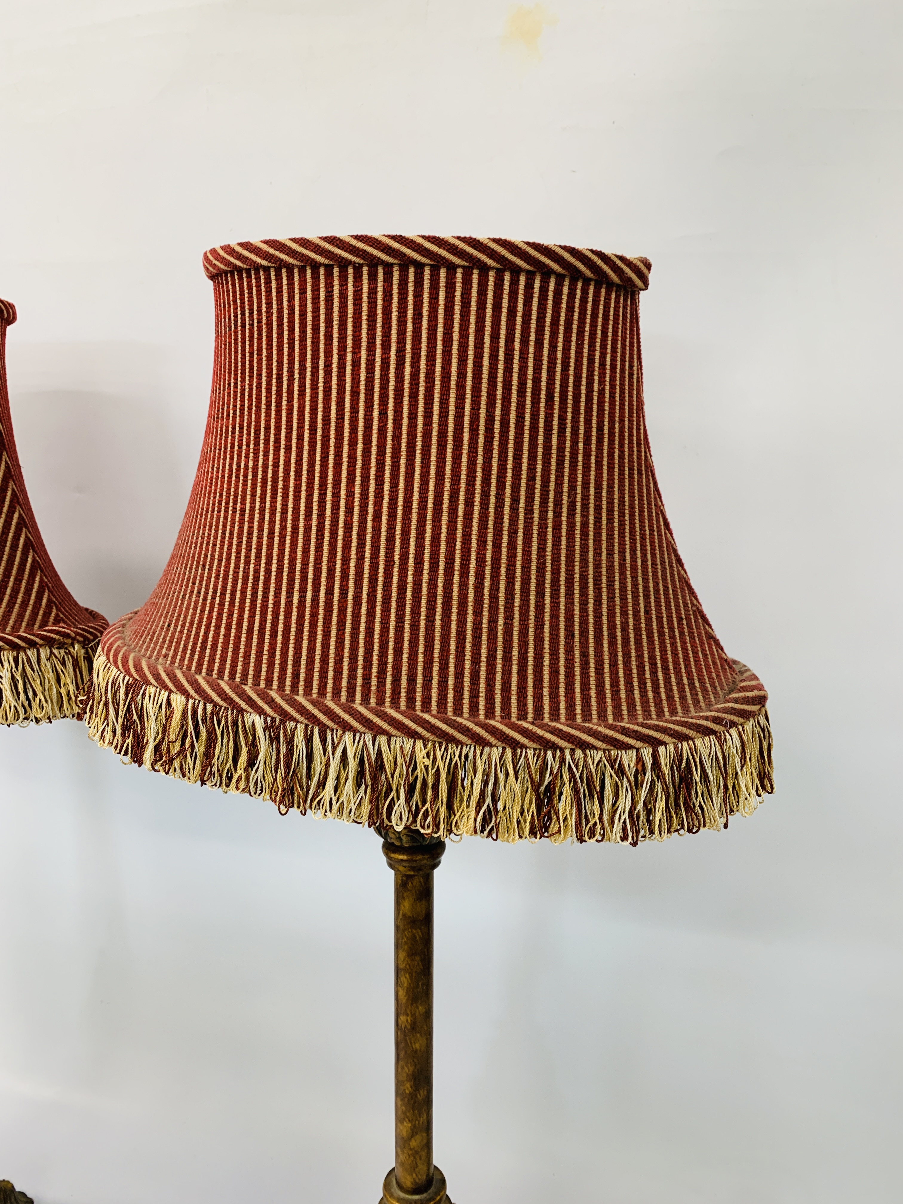 PAIR OF CLASSICAL ANTIQUE EFFECT TABLE LAMPS WITH RED STRIPED FRINGED SHADES HEIGHT 77CM. - Image 7 of 7
