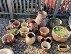A COLLECTION OF ASSORTED TERRACOTTA AND STONEWARE GARDEN POTS AND PLANTERS (20 PIECES)