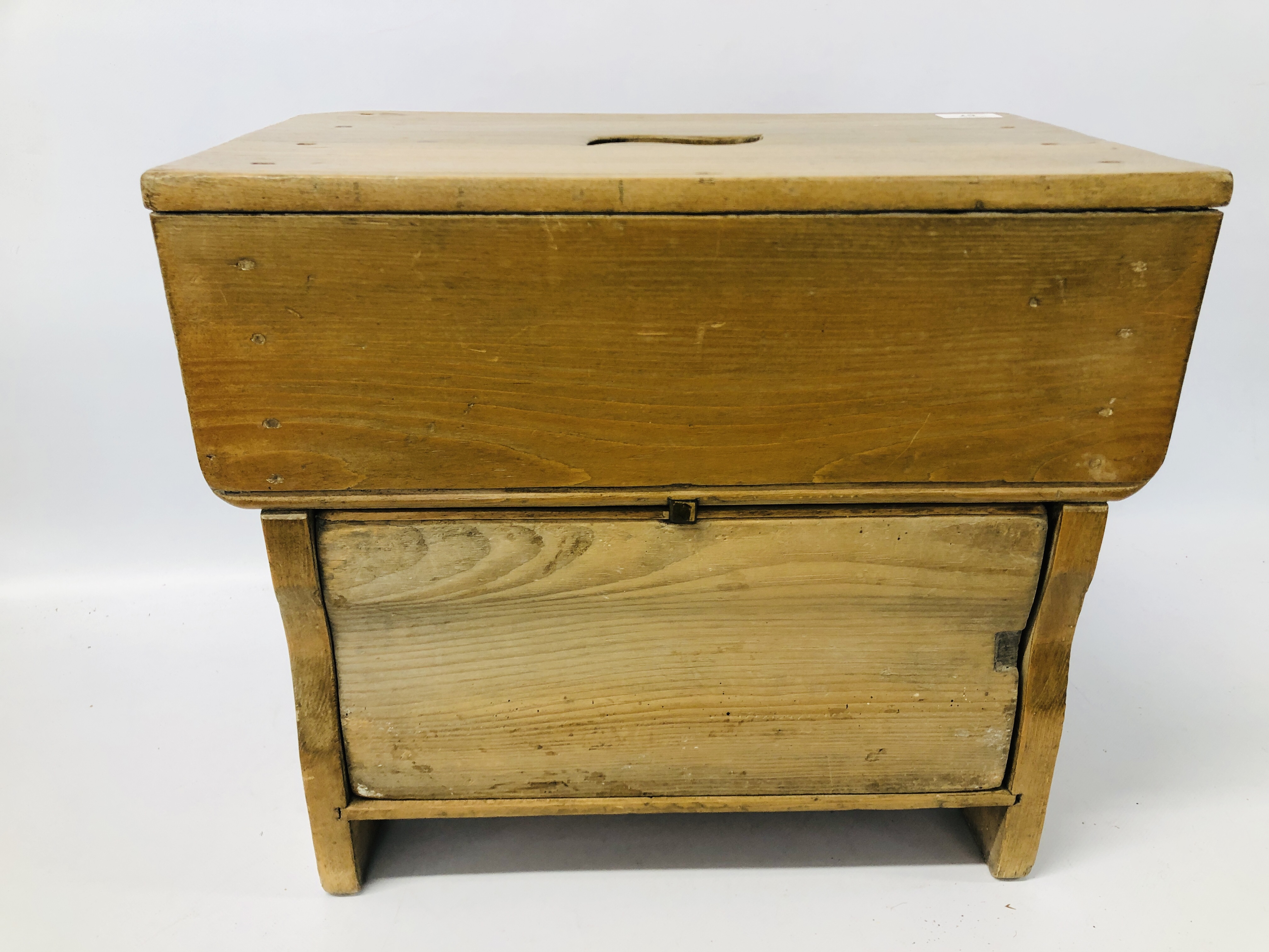 A VINTAGE 2 DRAWER PINE SHOE SHINE WITH VARIOUS POLISHERS AND BRUSHES W 46CM, D 28CM, H 40CM. - Image 9 of 9