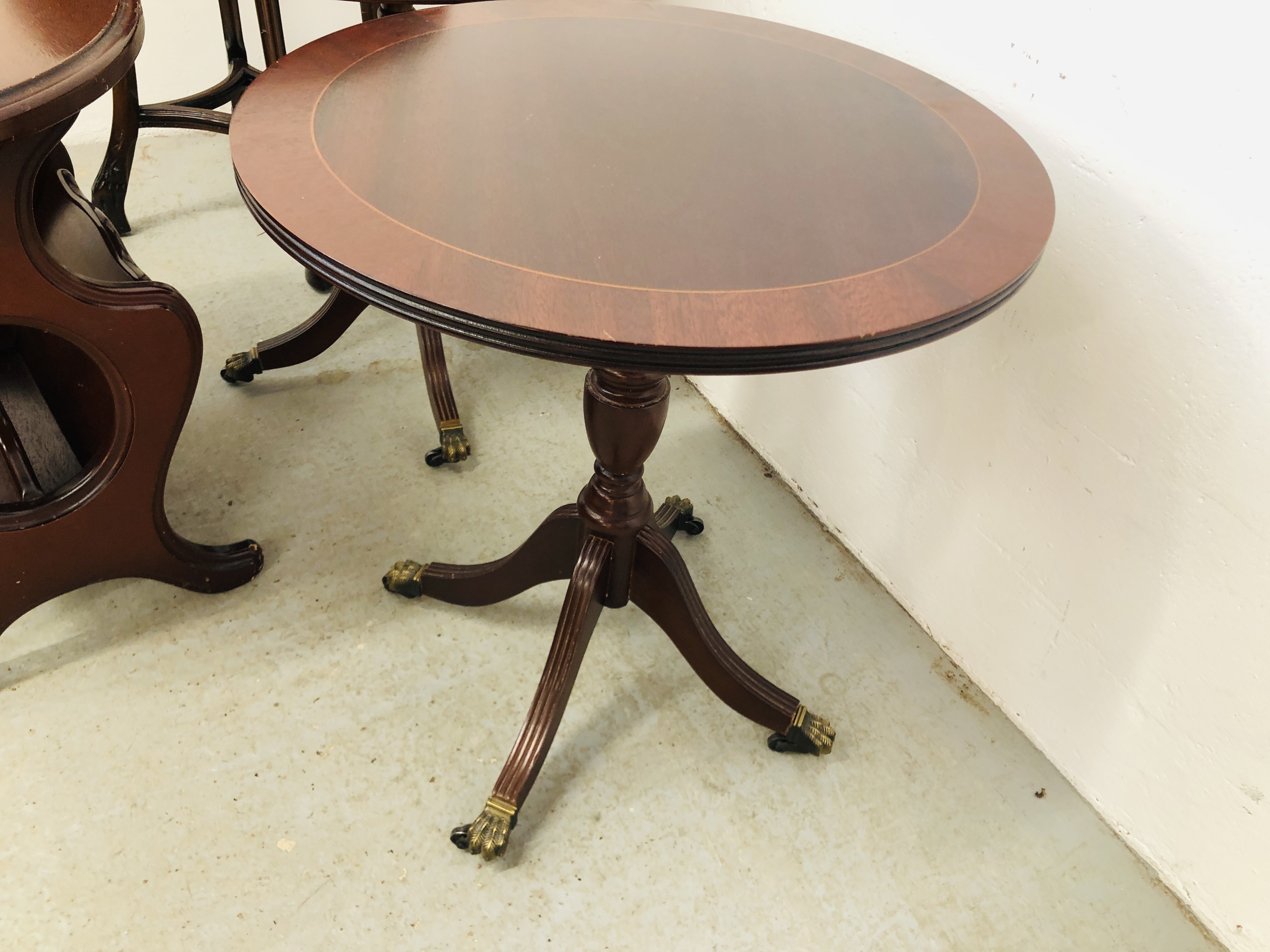 REPRODUCTION MAHOGANY FINISH OCCASIONAL TABLES + PAIR OF REPRODUCTION MAHOGANY OCCASIONAL LAMP - Image 2 of 10