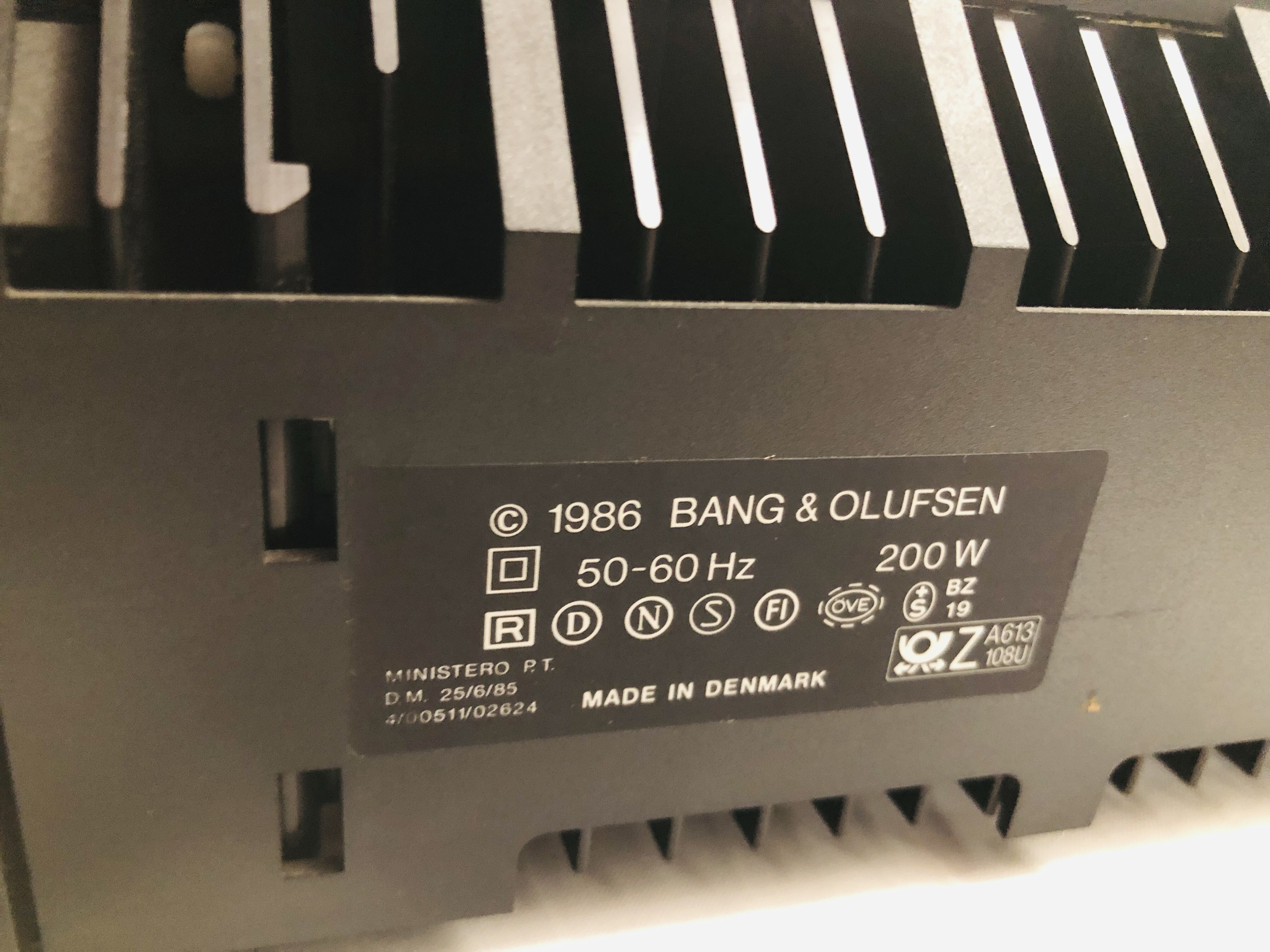 BANG & OLUFSEN BEOCENTER 9000 COMPLETE WITH LOUDSPEAKERS AND WALL BRACKETS (NO REMOTE) - SOLD AS - Image 11 of 11