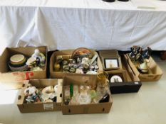 6 X BOXES OF ASSORTED CHINA AND GLASS WARE TO INCLUDE STUDIO POTTERY DISHES AND A VASE,