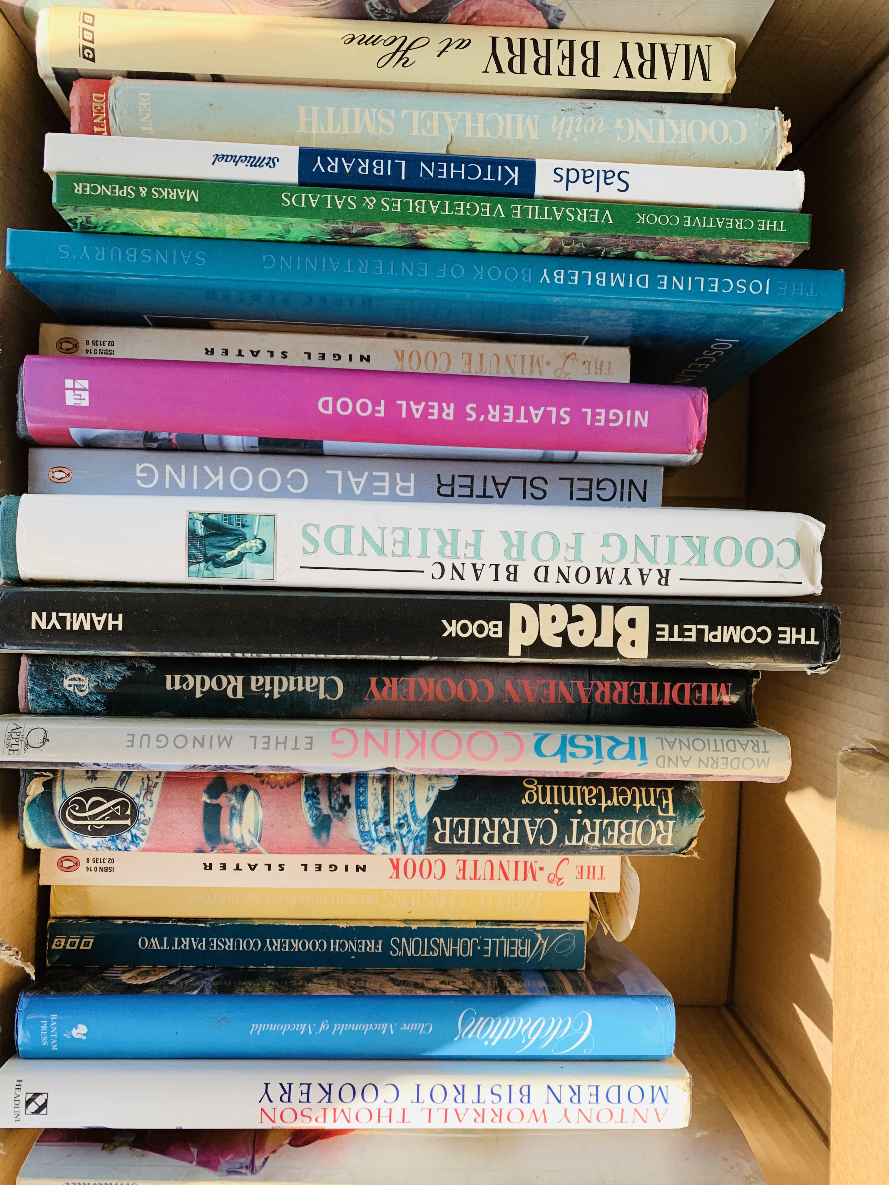 7 BOXES CONTAINING GOOD QUALITY COOKERY BOOKS TO INCLUDE JAMIE OLIVER, NIGELA LAWSON, GORDON RAMSEY, - Image 5 of 8