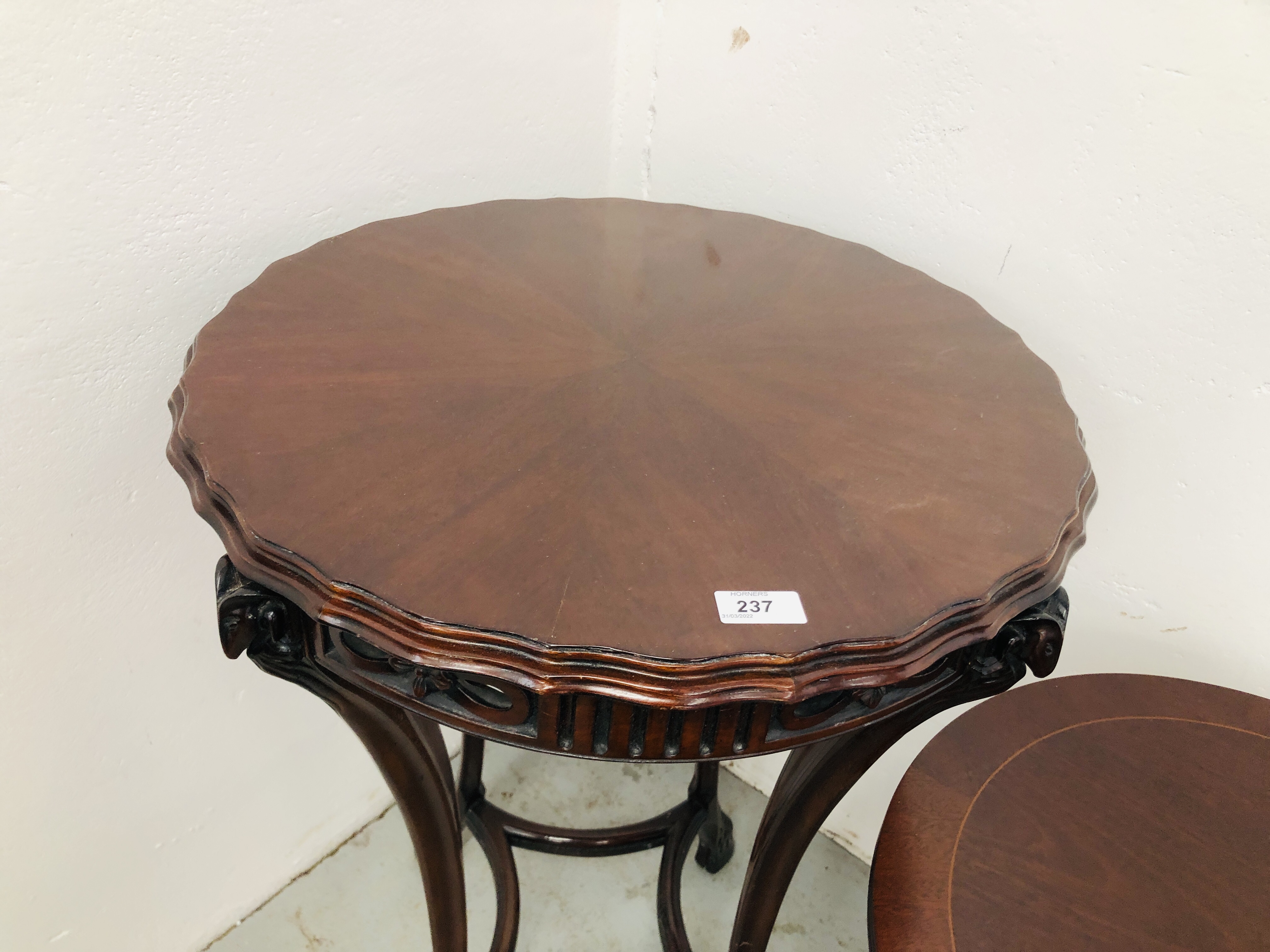 REPRODUCTION MAHOGANY FINISH OCCASIONAL TABLES + PAIR OF REPRODUCTION MAHOGANY OCCASIONAL LAMP - Image 9 of 10