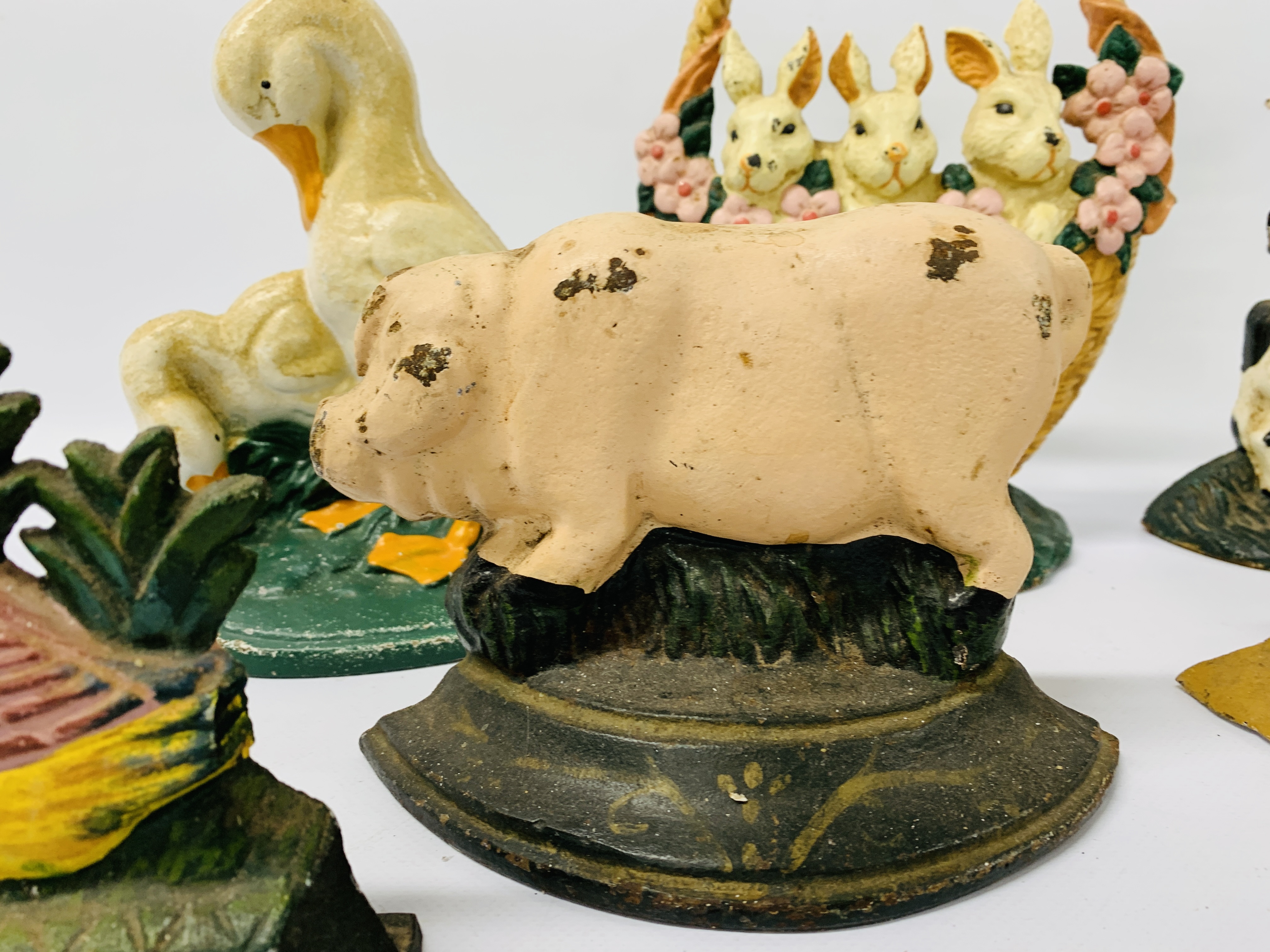 COLLECTION OF CAST REPRODUCTION DOORSTOPS TO INCLUDE EASTER BUNNIES, DUCKS, PIGS, ETC. - Image 5 of 8