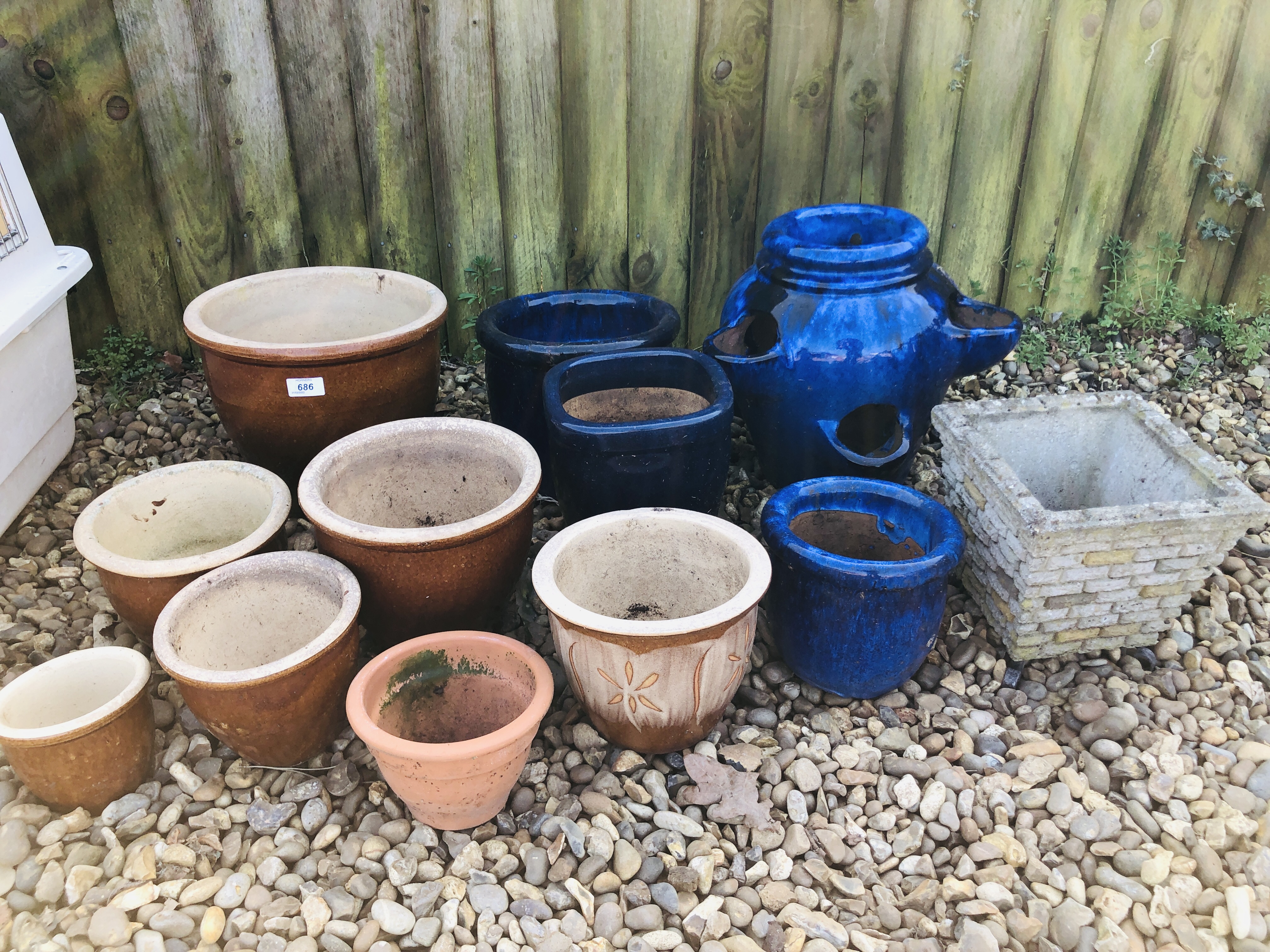 APPROX. 12 GARDEN PLANTERS TO INCLUDE BLUE GLAZED STRAWBERRY PLANTER, ETC. - Image 2 of 7