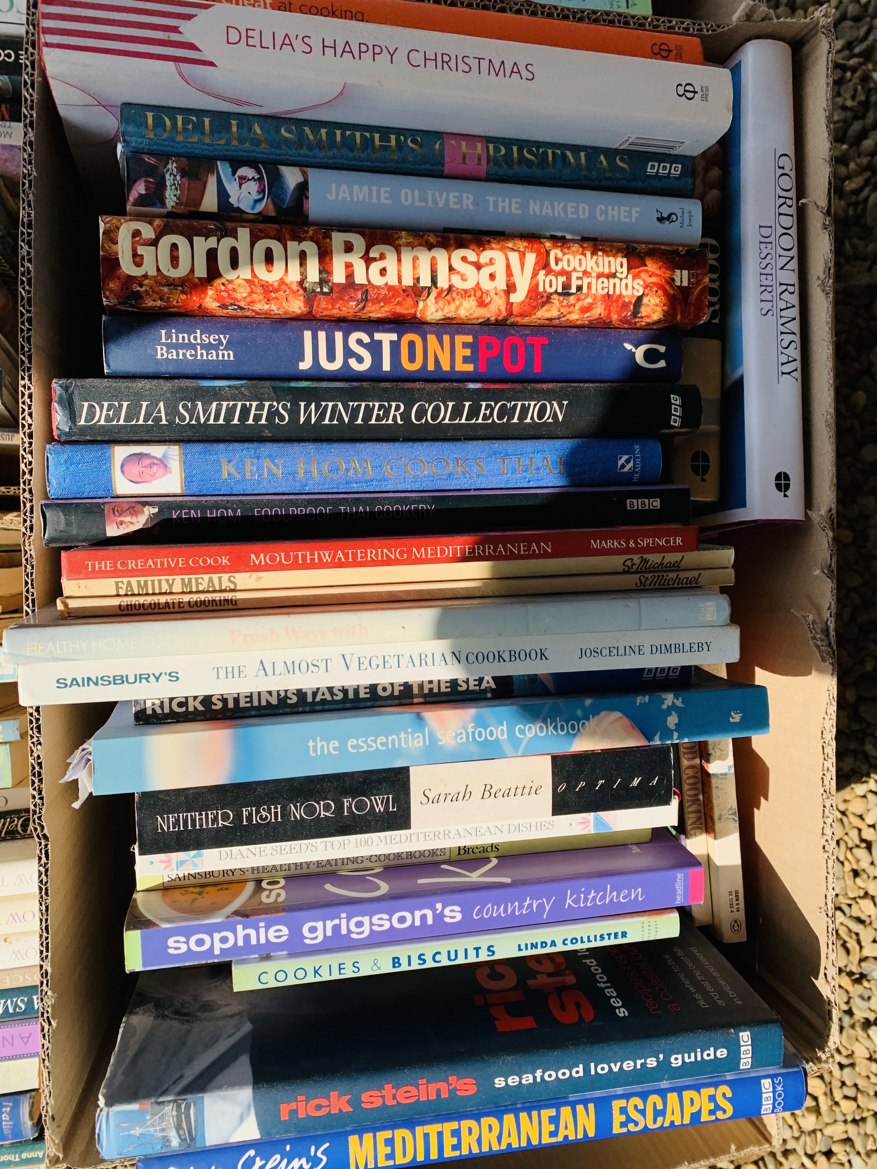 7 BOXES CONTAINING GOOD QUALITY COOKERY BOOKS TO INCLUDE JAMIE OLIVER, NIGELA LAWSON, GORDON RAMSEY, - Image 6 of 8