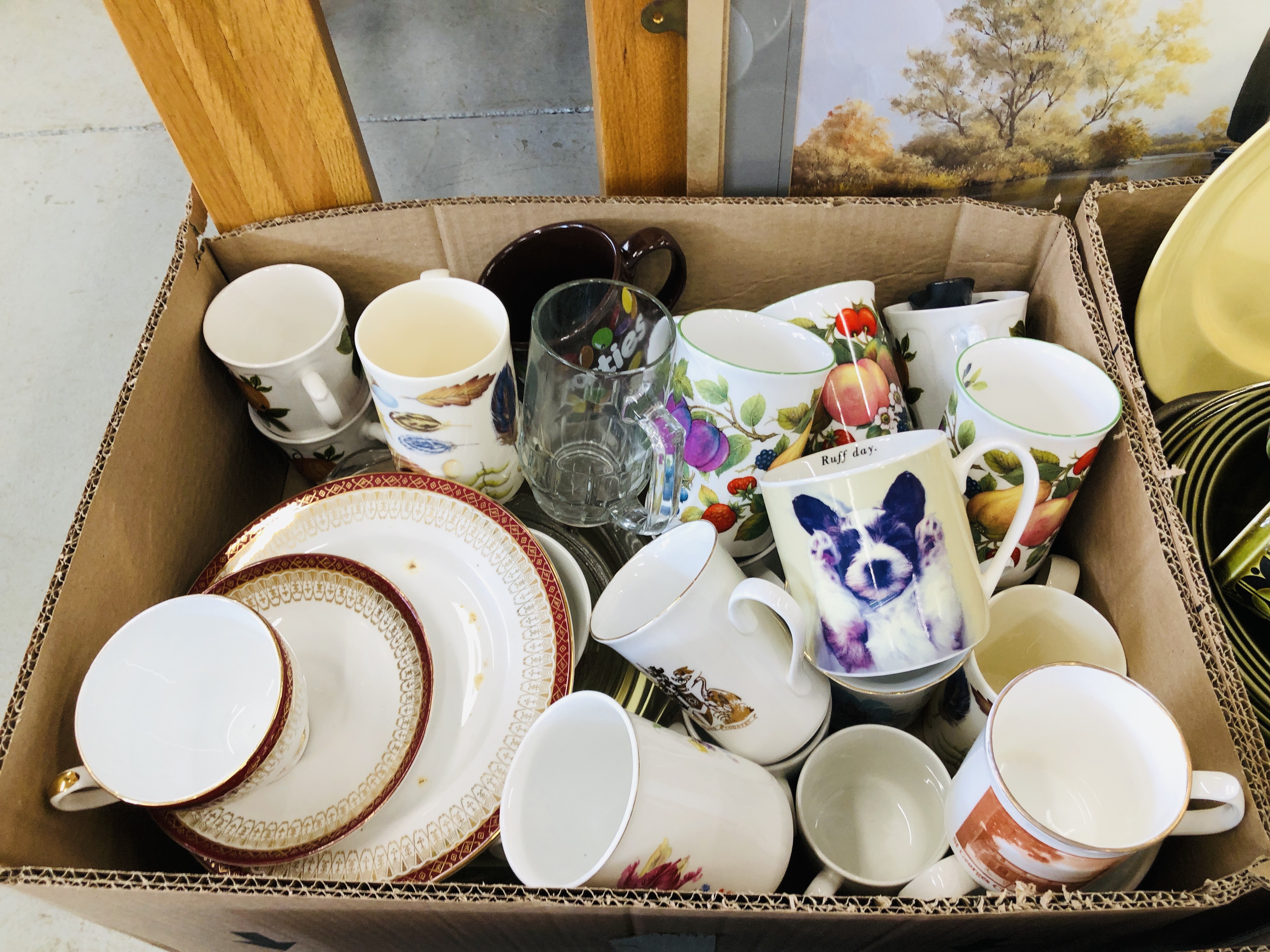 8 BOXES OF KITCHENALIA AND DECORATIVE HOMEWARES TO INCLUDE HORNSEA DINNER WARE, VASES, WEDGWOOD, - Image 3 of 9