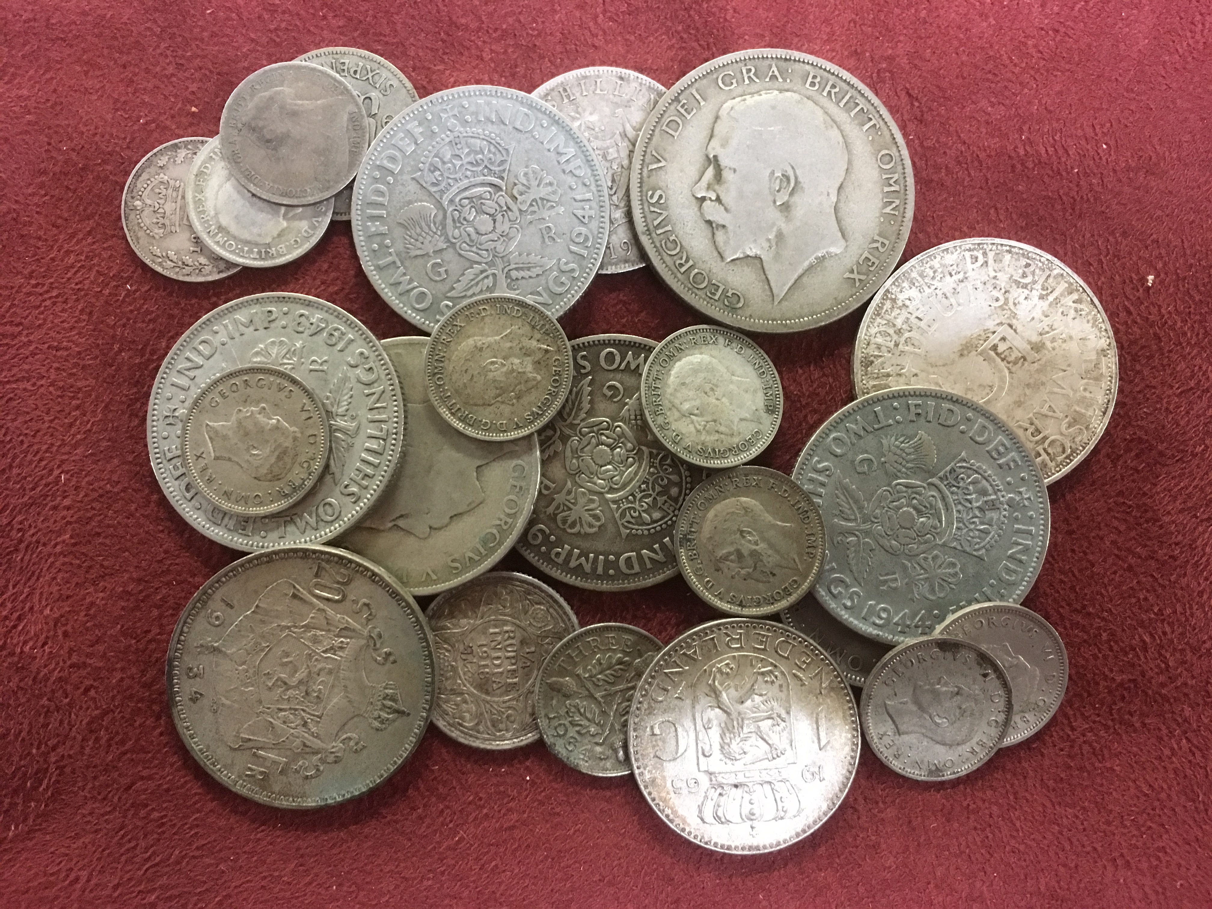 BOX MIXED COINS WITH A FEW SILVER, ALSO PACKET OF CIRCULATED BANKNOTES. - Image 2 of 4