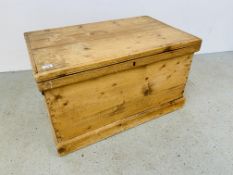 AN ANTIQUE WAXED PINE BLANKET BOX W 83CM, D 52CM, H 48CM.