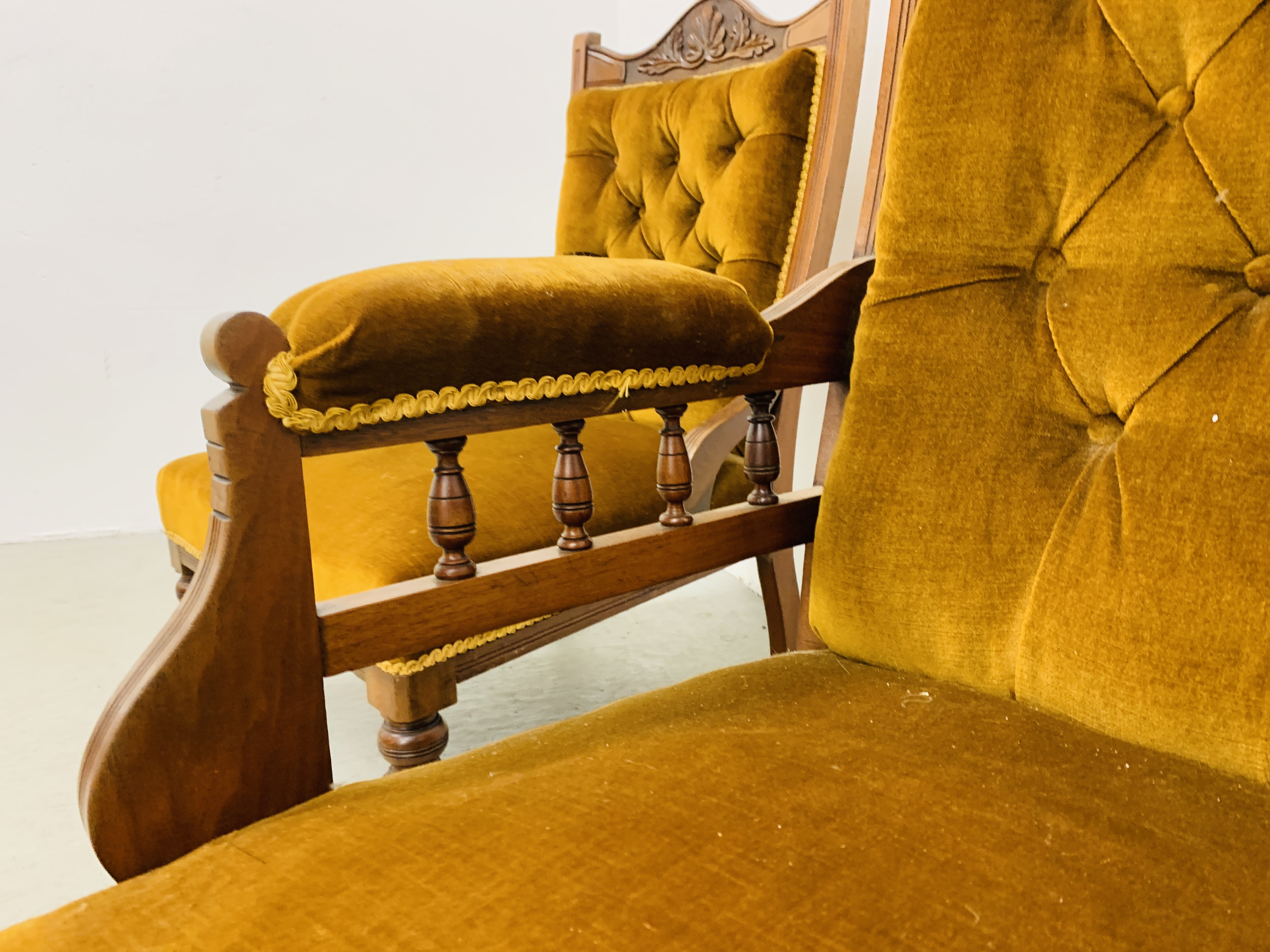 A SET OF EDWARDIAN MAHOGANY FRAMED LADIES AND GENTLEMANS EASY CHAIRS - GOLD VELOUR UPHOLSTERY - Image 8 of 15