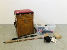 A VINTAGW MULTI SECTIONAL HINGED FISHING SEAT BOX WITH CUSHIONED TOP TO INCLUDE ACCESSORIES SUCH AS