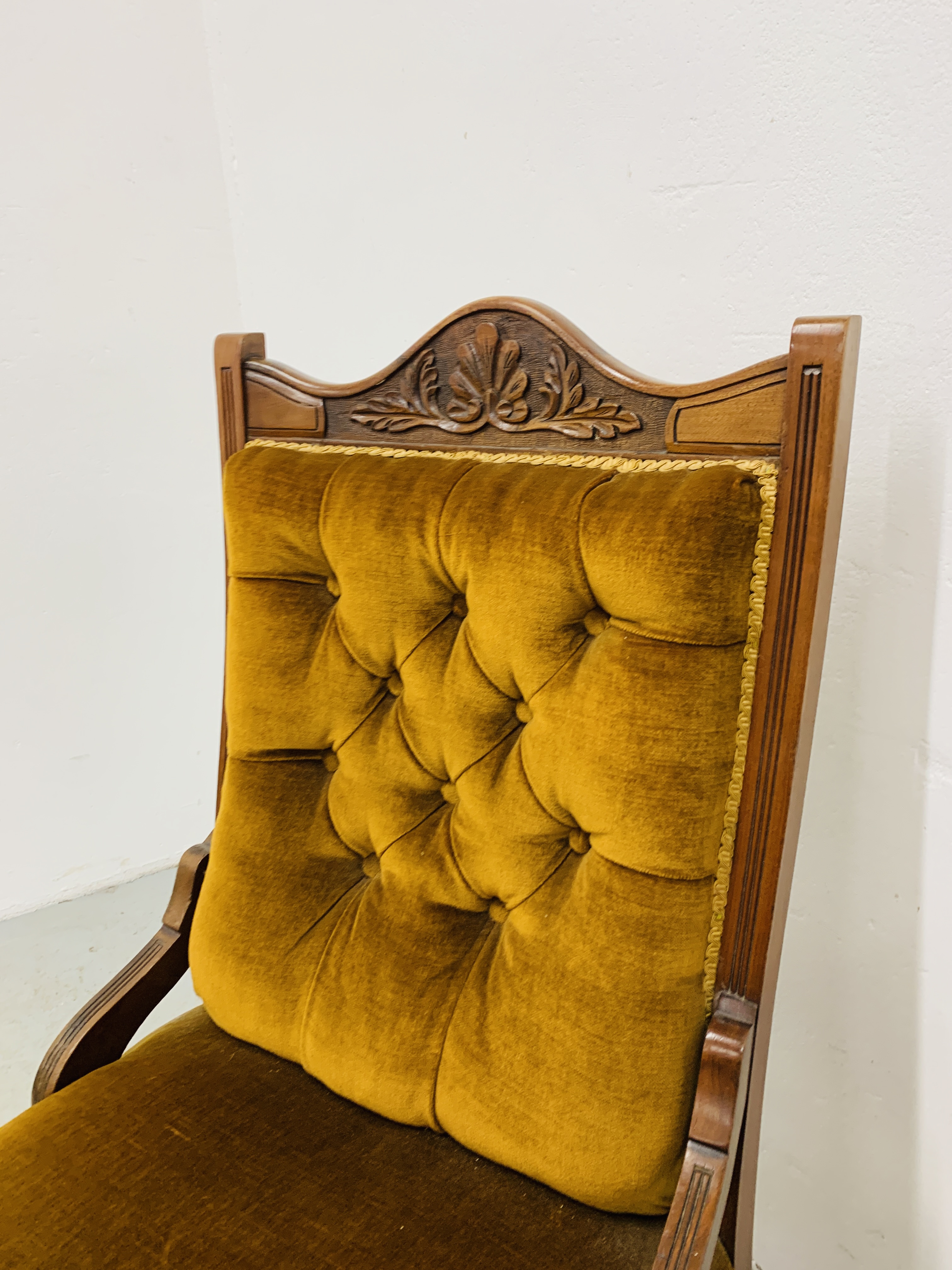 A SET OF EDWARDIAN MAHOGANY FRAMED LADIES AND GENTLEMANS EASY CHAIRS - GOLD VELOUR UPHOLSTERY - Image 11 of 15