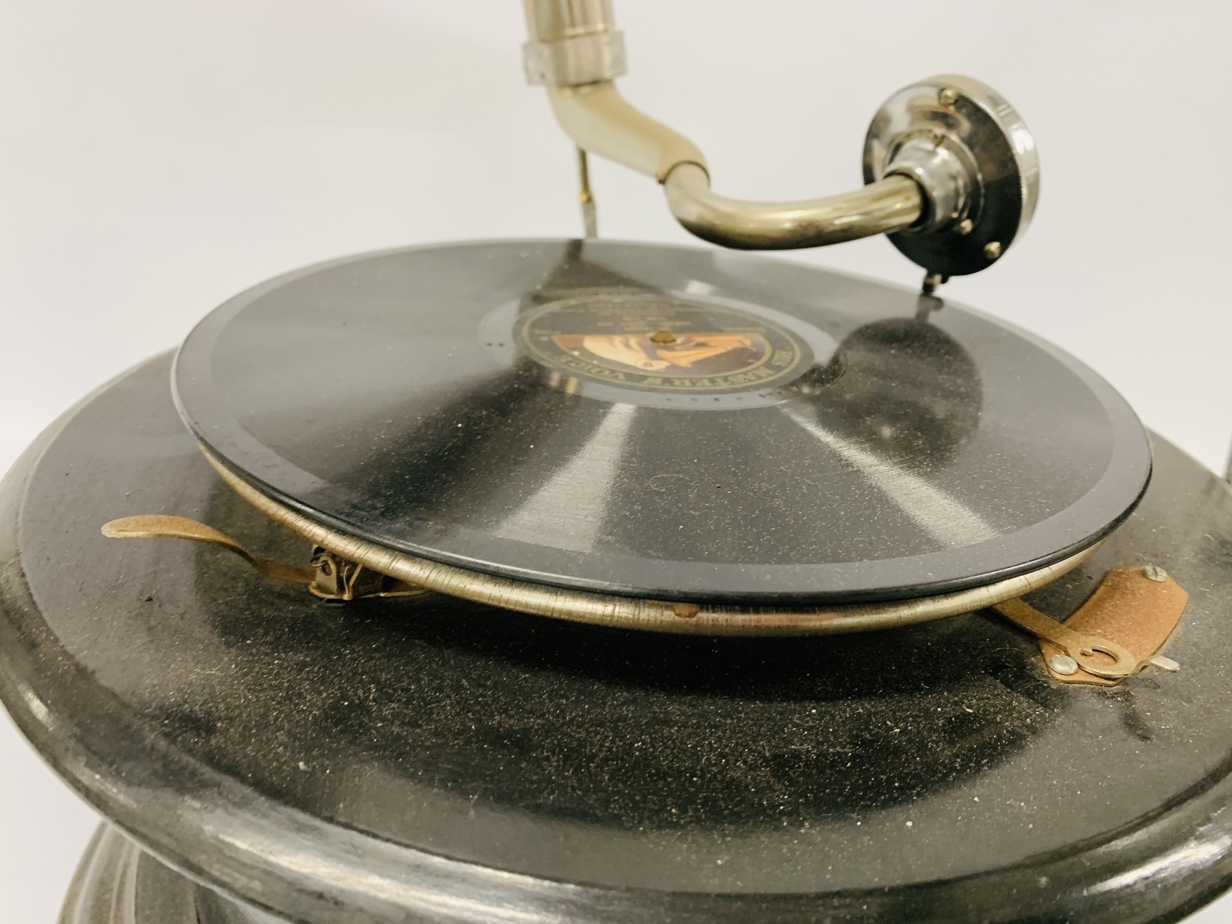 A TABLE TOP WIND UP HORN GRAMOPHONE MARKED "HIS MASTERS VOICE" - Image 3 of 8