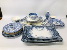 COLLECTION OF VINTAGE BLUE AND WHITE WARE TO INCLUDE A GRADUATED SET OF 4 MEAT PLATES "BUTE"