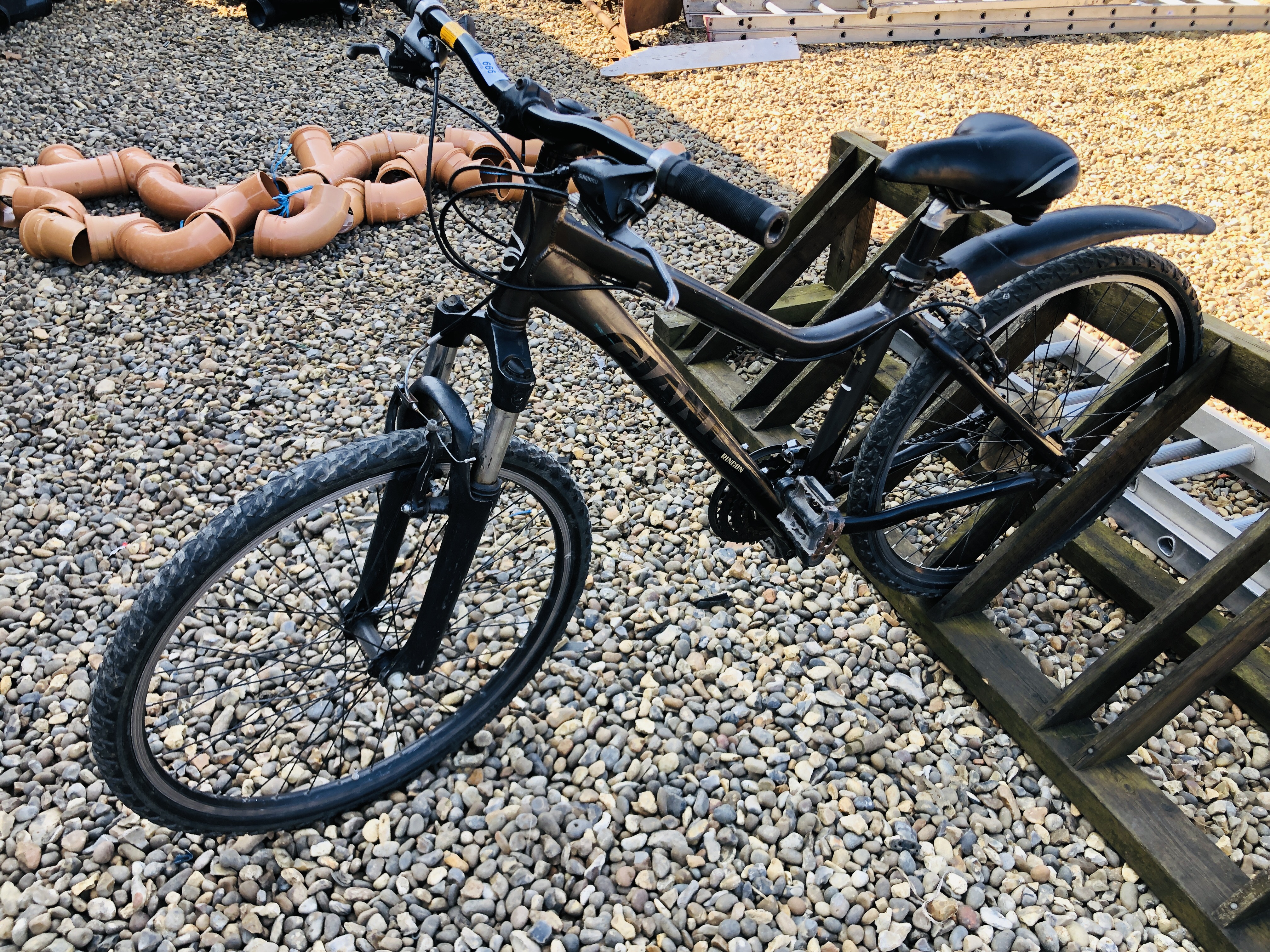 GIRLS GIANT "RINCON" MOUNTAIN CYCLE, TWENTY FOUR SPEED (BLACK) A/F. - Image 5 of 7