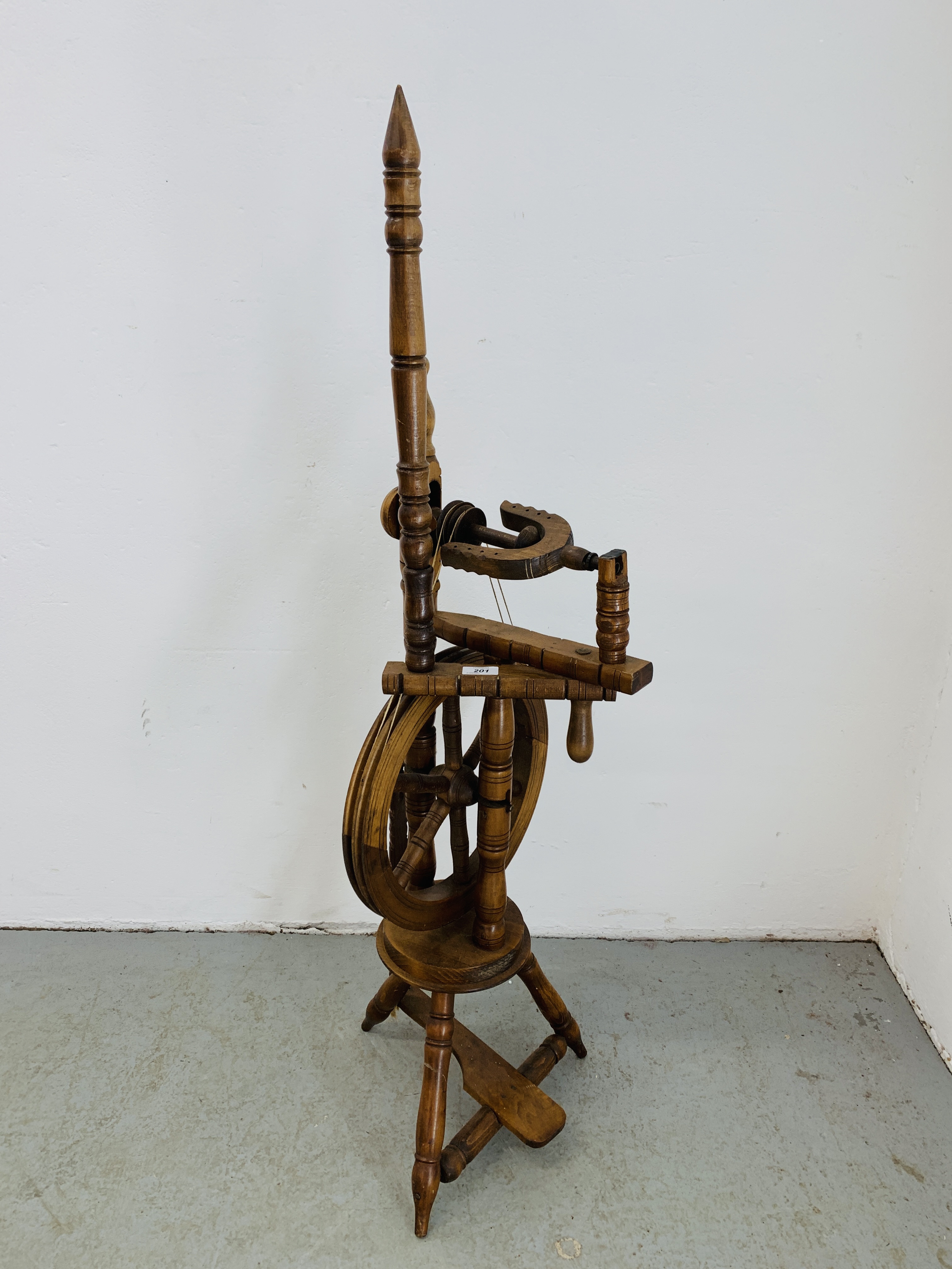 A REPRODUCTION SPINNING WHEEL HEIGHT 100CM.