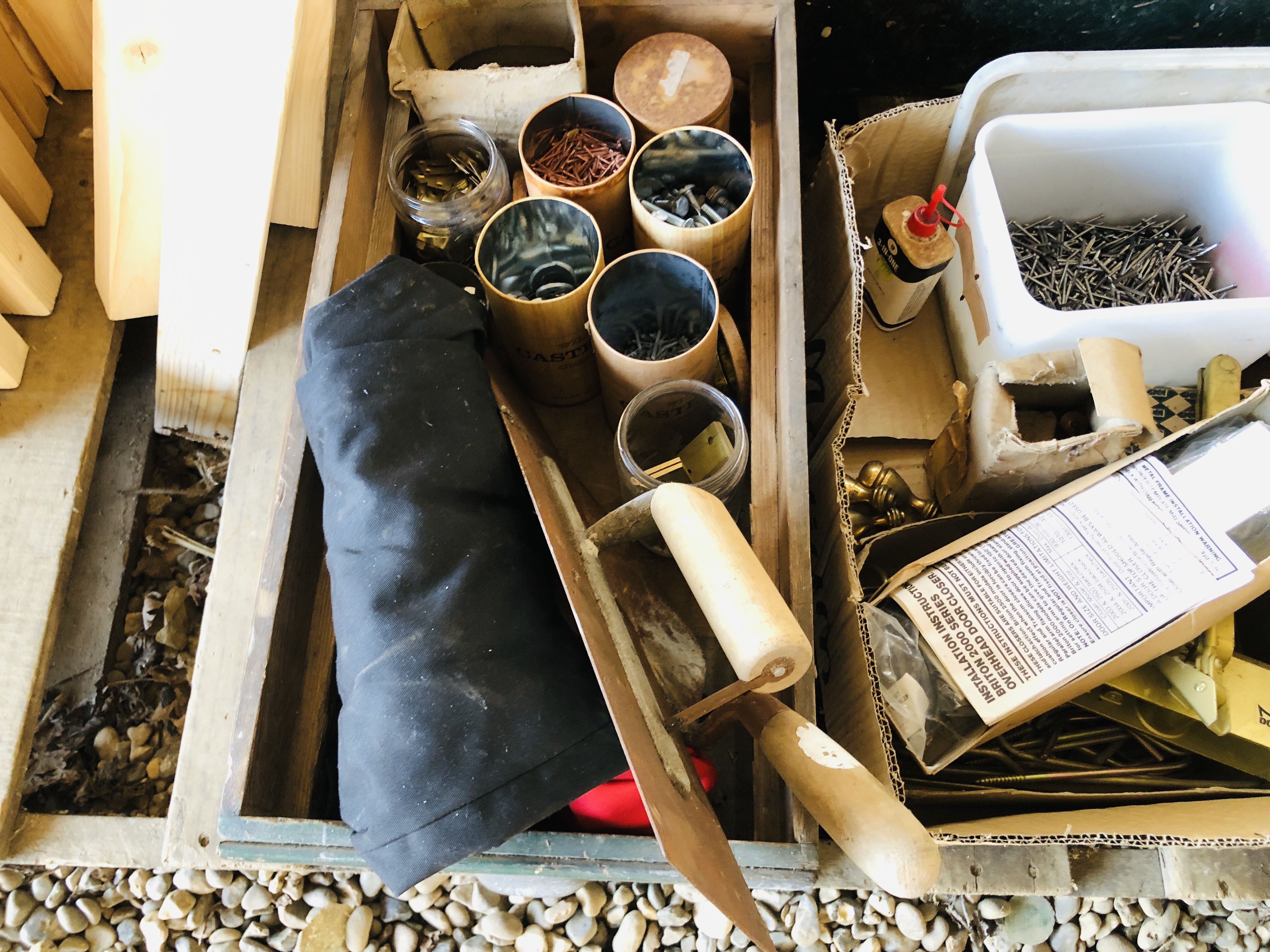 A CARPENTRY TOOL BOX CONTAINING ASSORTED WOODEN BLOCK PLANES, ETC. - Image 8 of 8