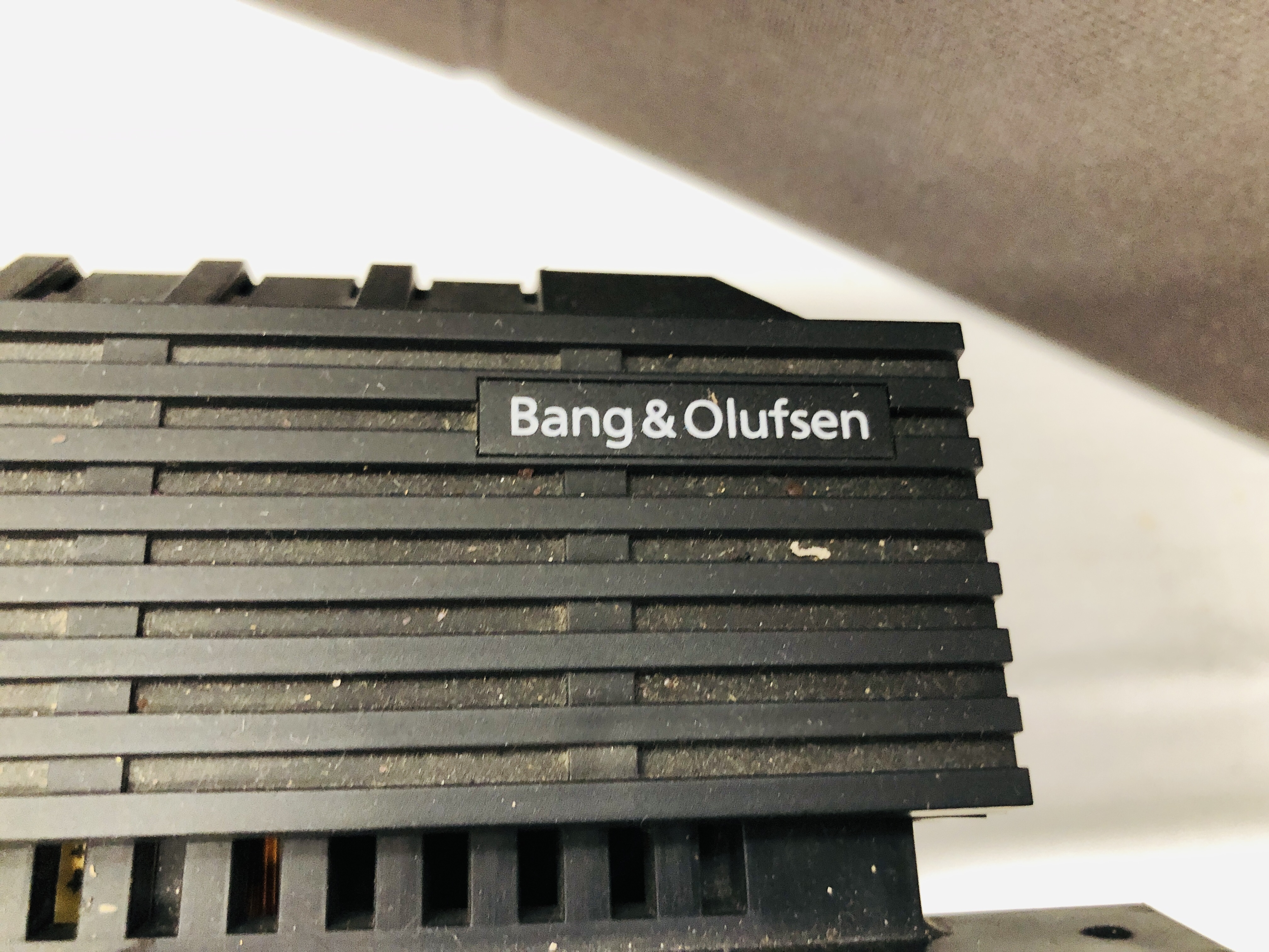 BANG & OLUFSEN BEOCENTER 9000 COMPLETE WITH LOUDSPEAKERS AND WALL BRACKETS (NO REMOTE) - SOLD AS - Image 6 of 11