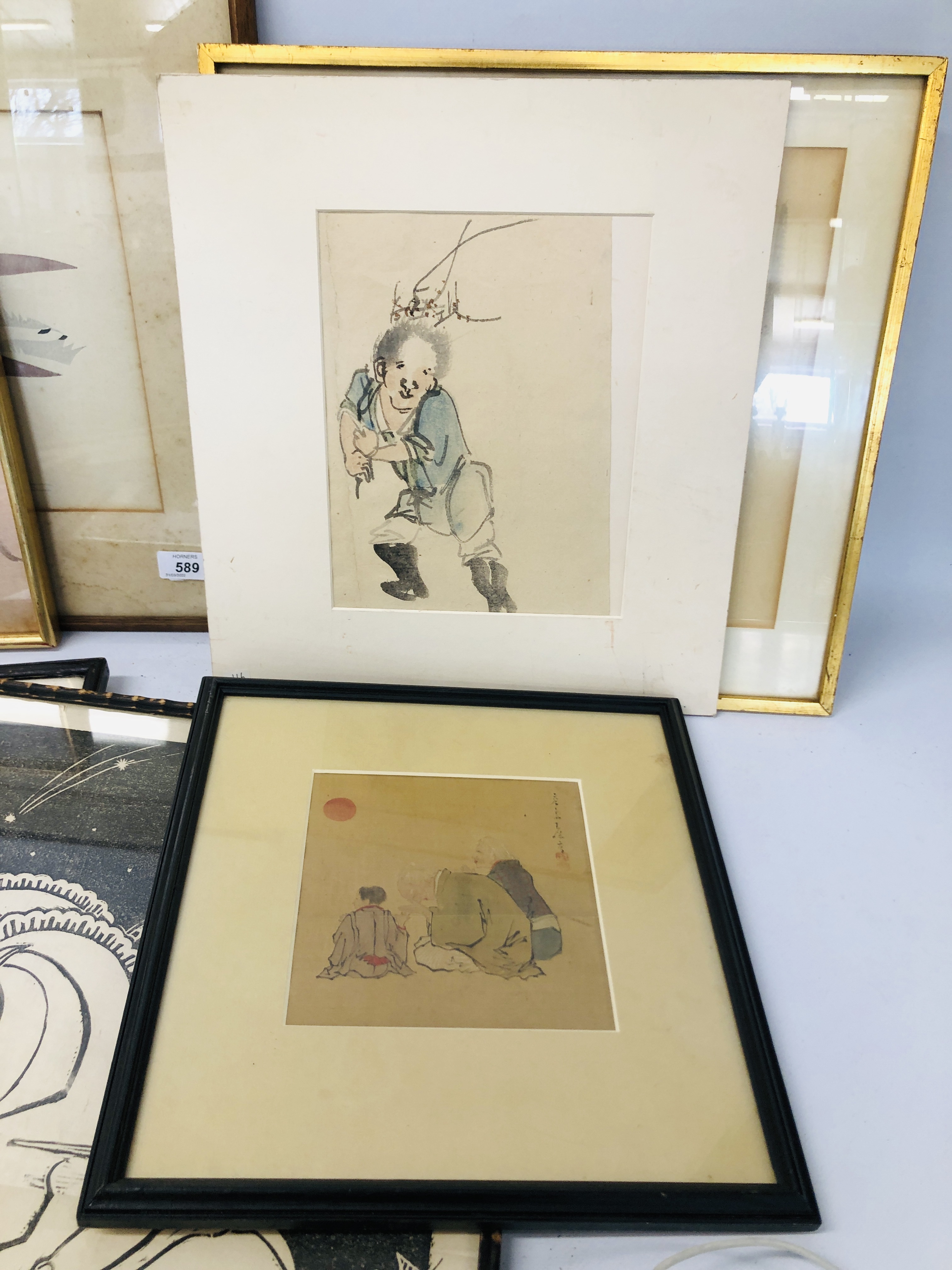 COLLECTION OF 7 ASSORTED ORIENTAL PICTURES AND PRINTS TO INCLUDE A FRAMED SILK + 3 ETCHINGS TO - Image 3 of 11