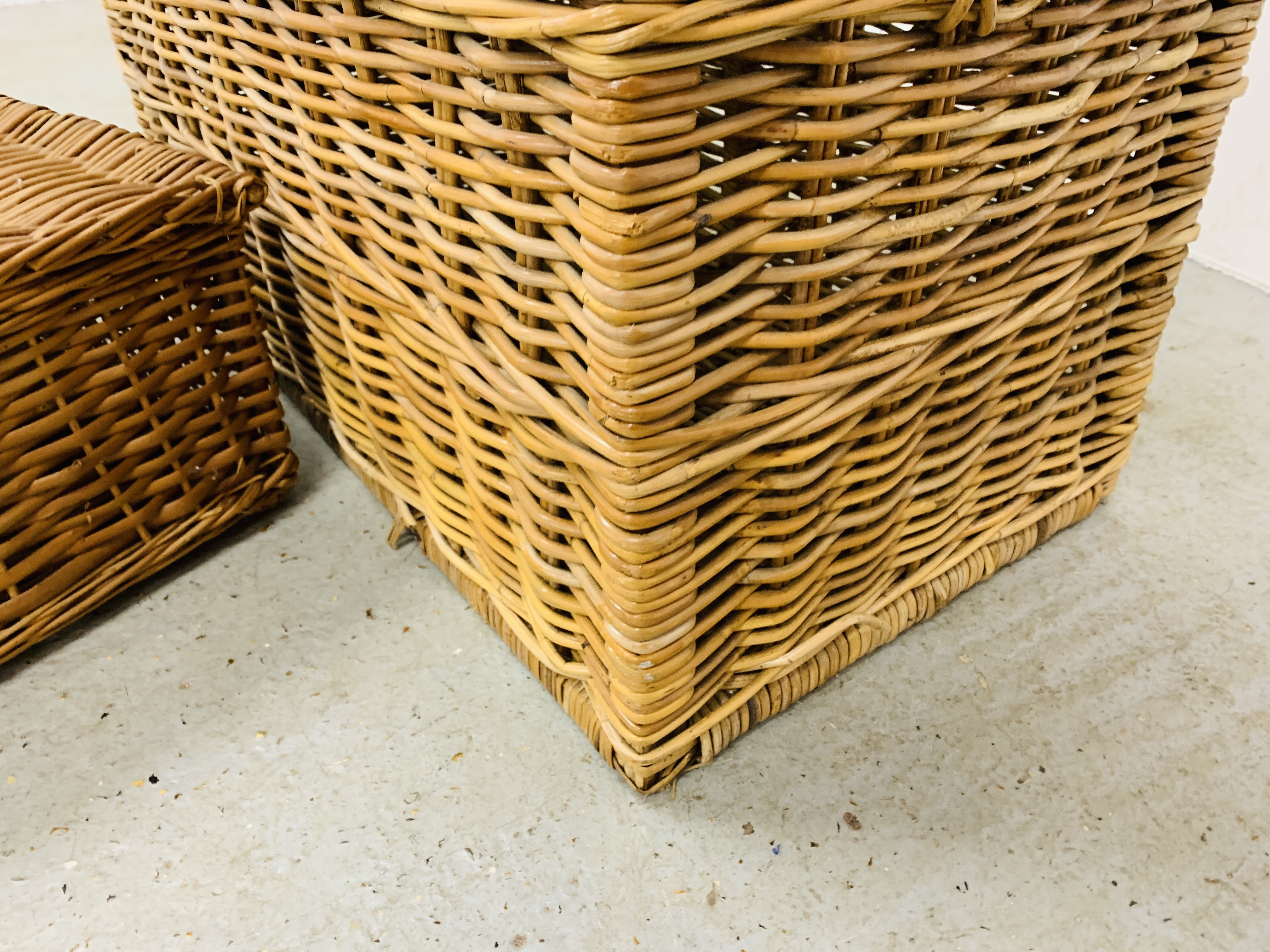 A LARGE WICKER BASKET 81CM. X 44CM. X 55CM. - Image 5 of 13