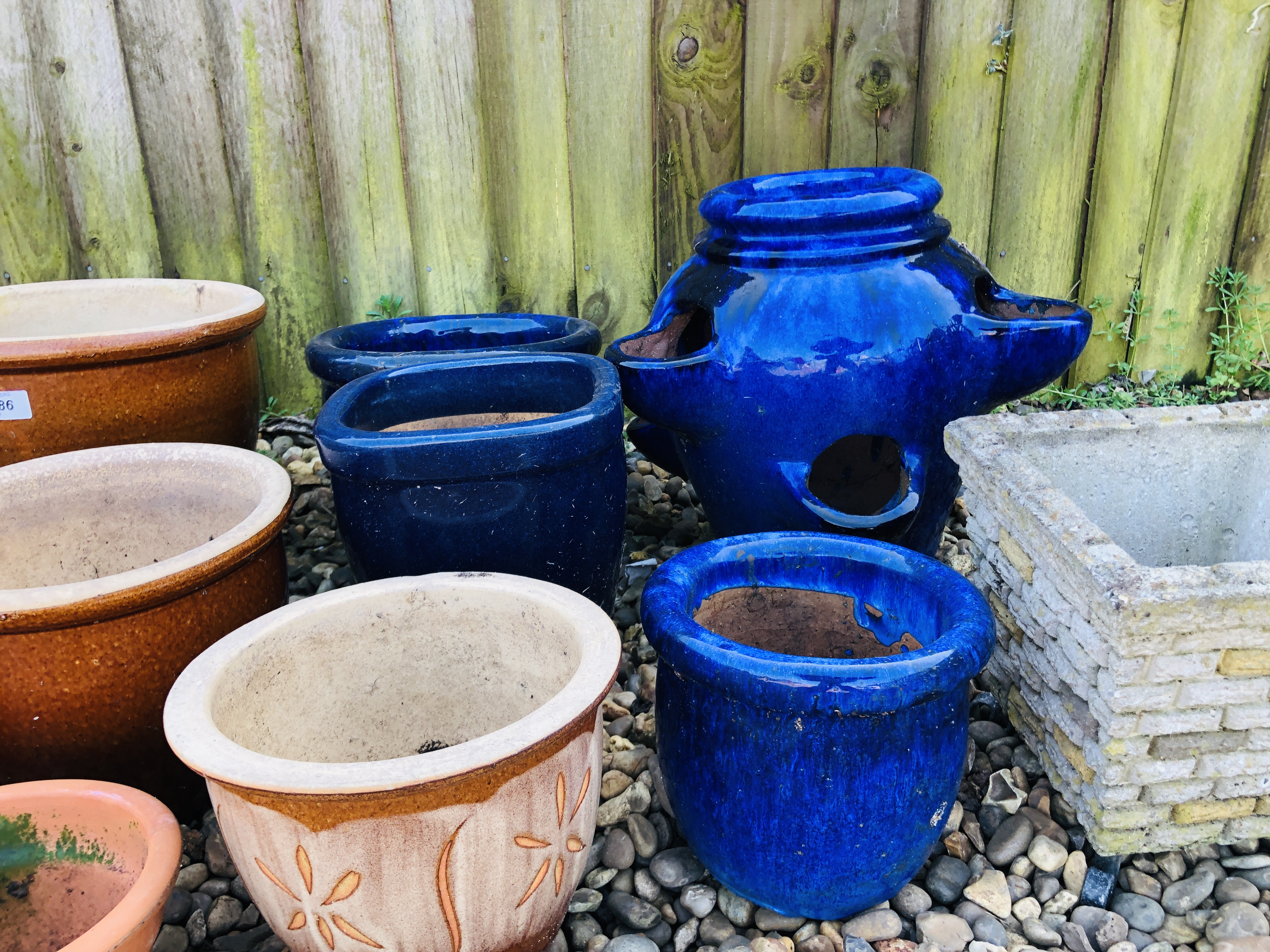 APPROX. 12 GARDEN PLANTERS TO INCLUDE BLUE GLAZED STRAWBERRY PLANTER, ETC. - Image 4 of 7