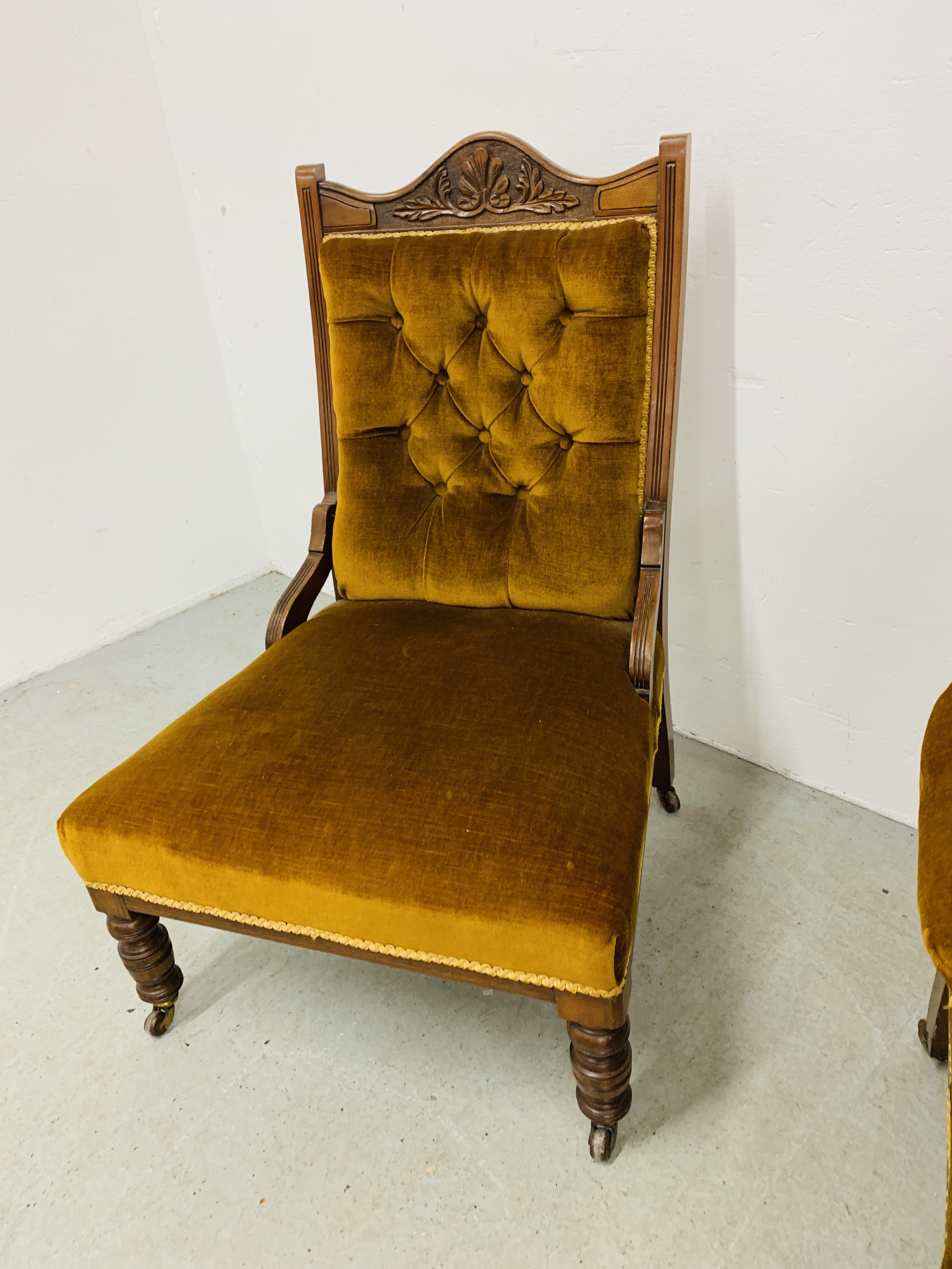 A SET OF EDWARDIAN MAHOGANY FRAMED LADIES AND GENTLEMANS EASY CHAIRS - GOLD VELOUR UPHOLSTERY - Image 10 of 15