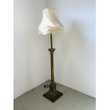 AN IMPRESSIVE HEAVY BRASS CORINTHIAN COLUMN FLOOR STANDING LAMP - SOLD AS SEEN.