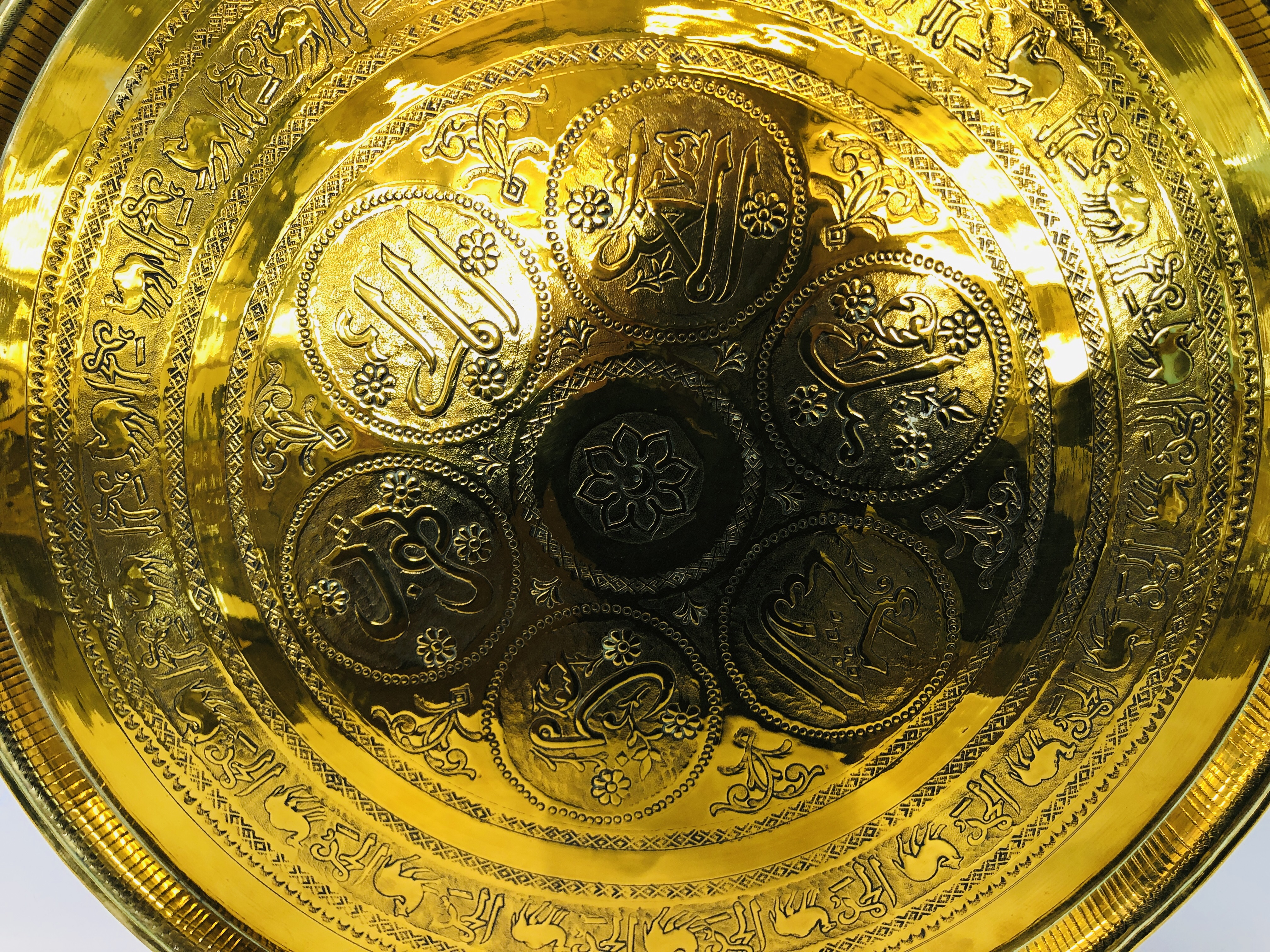 QUALITY PERSIAN BRASS TRAY D 58CM. - Image 2 of 4